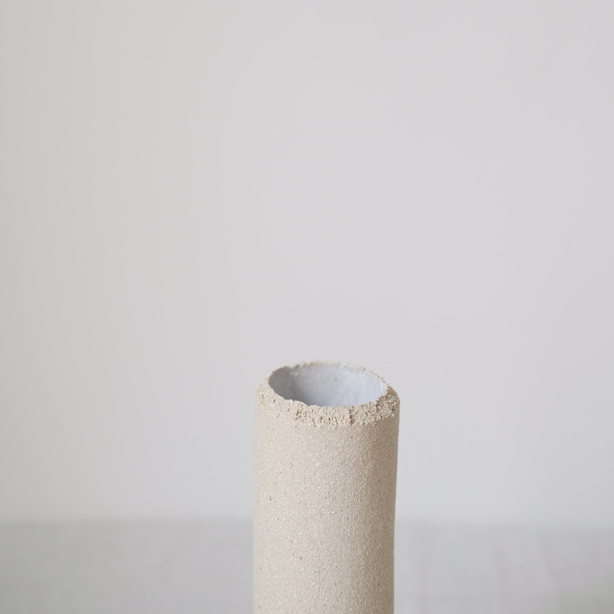 Vase grès chamotté par No Ceramic chez Brutal Ceramics