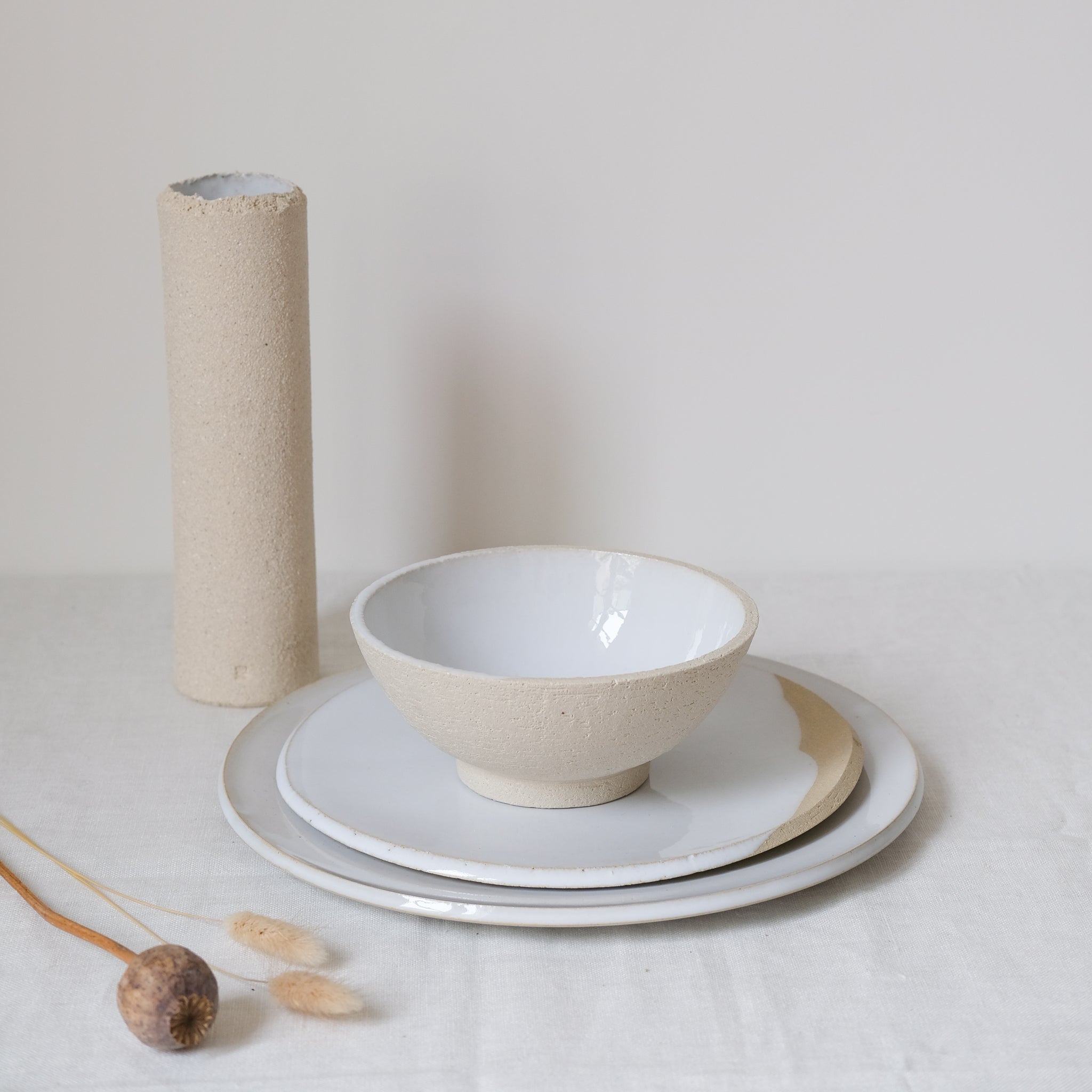 Assiette D28cm grès par No Ceramic chez Brutal Ceramics