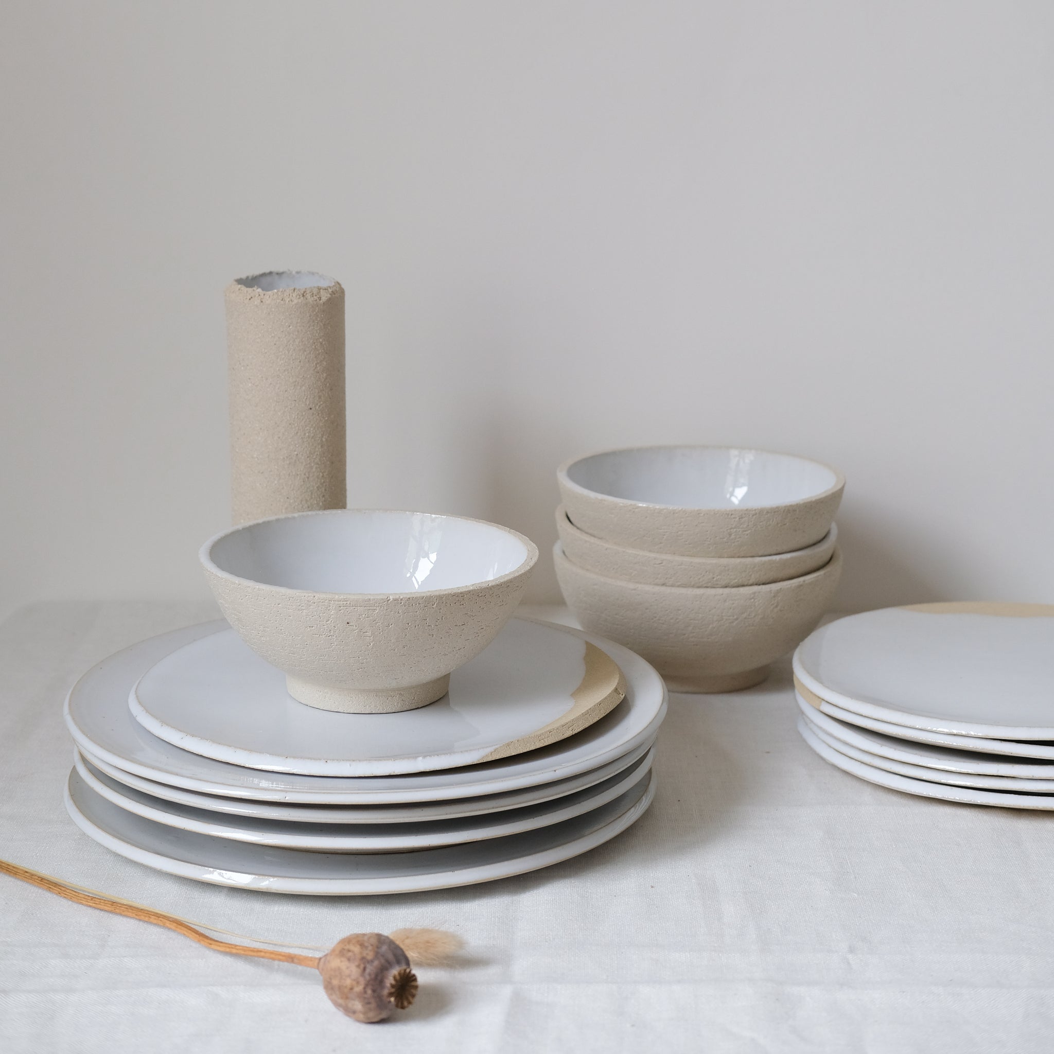 Assiette D28cm grès par No Ceramic chez Brutal Ceramics