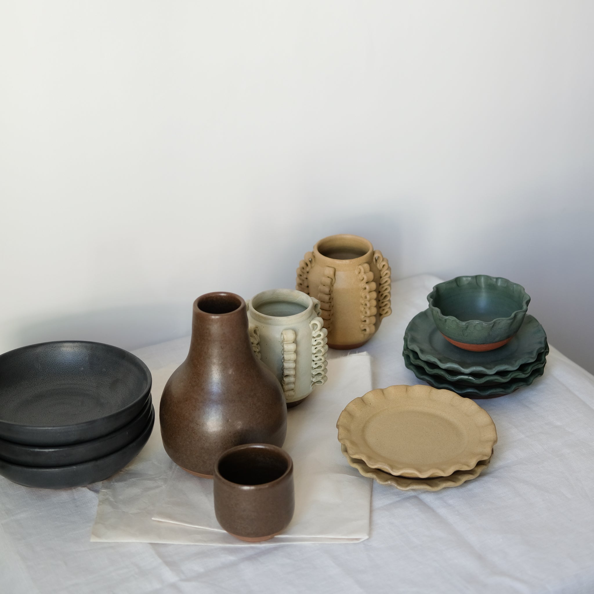 Bol en argile rouge verts de Perla Valtierra chez Brutal Ceramics