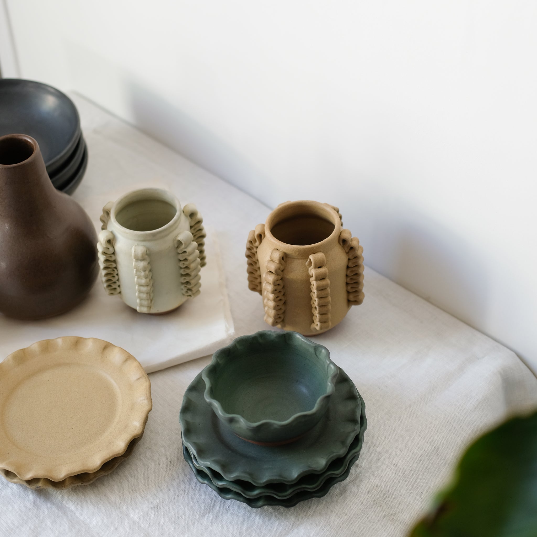 Bol en argile rouge verts de Perla Valtierra chez Brutal Ceramics