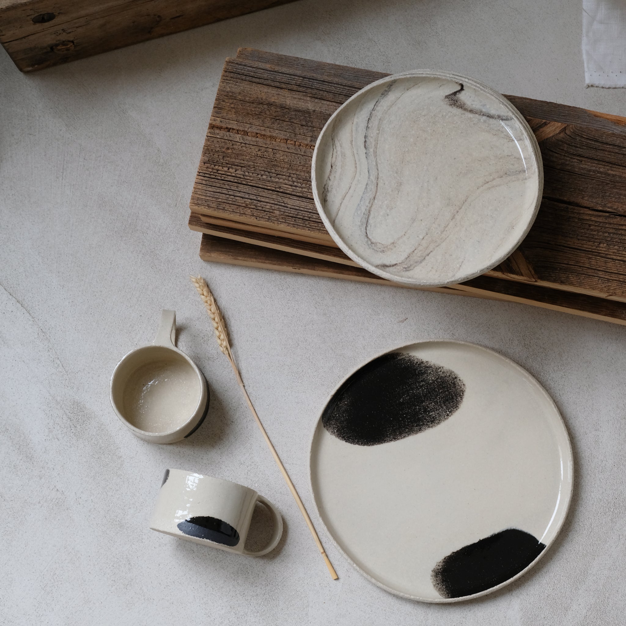 Tasse en grès par Sarah Thomas Céramiques chez Brutal Ceramics