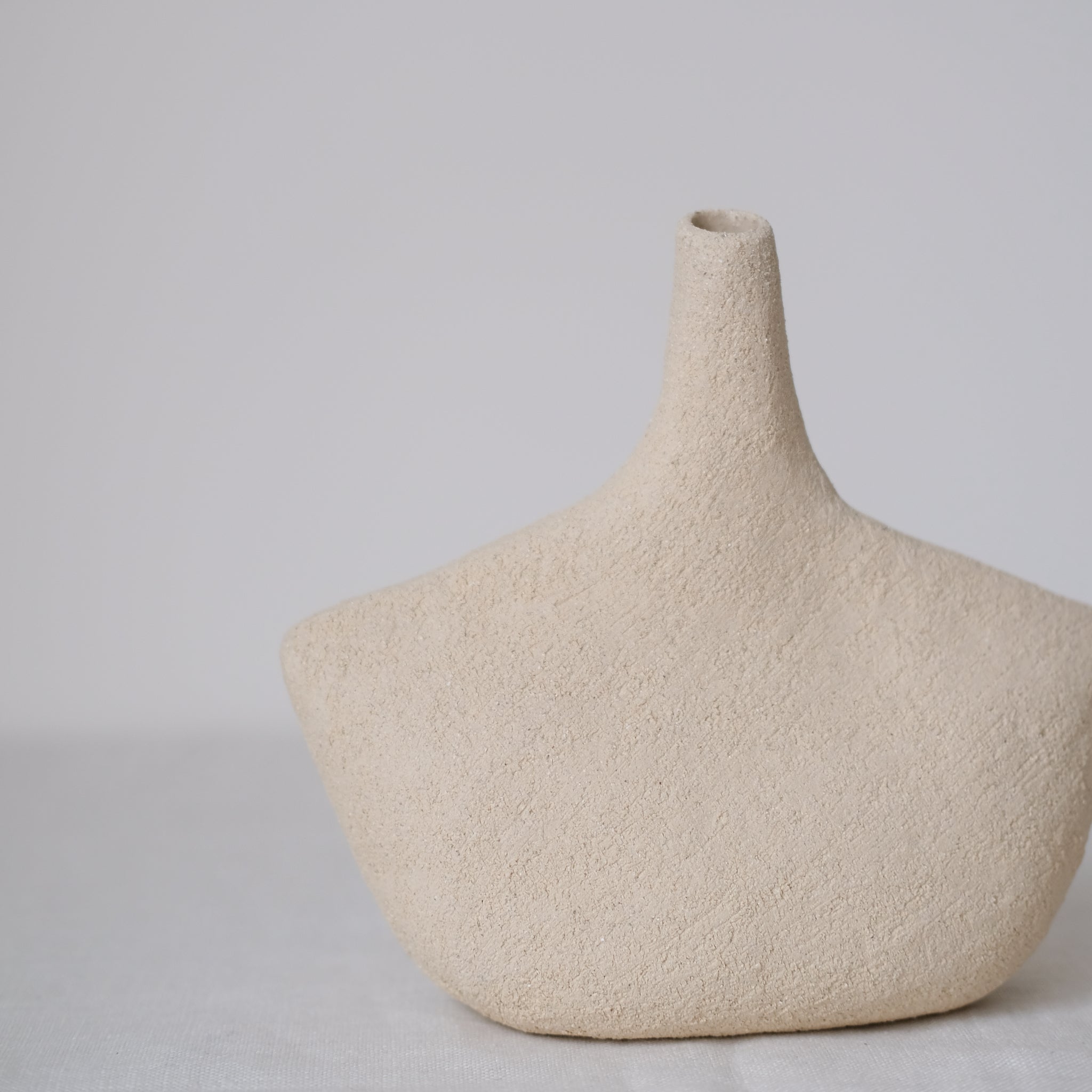 Grand vase Oiseau_02 - Sable par Stéphanie Petit chez Brutal