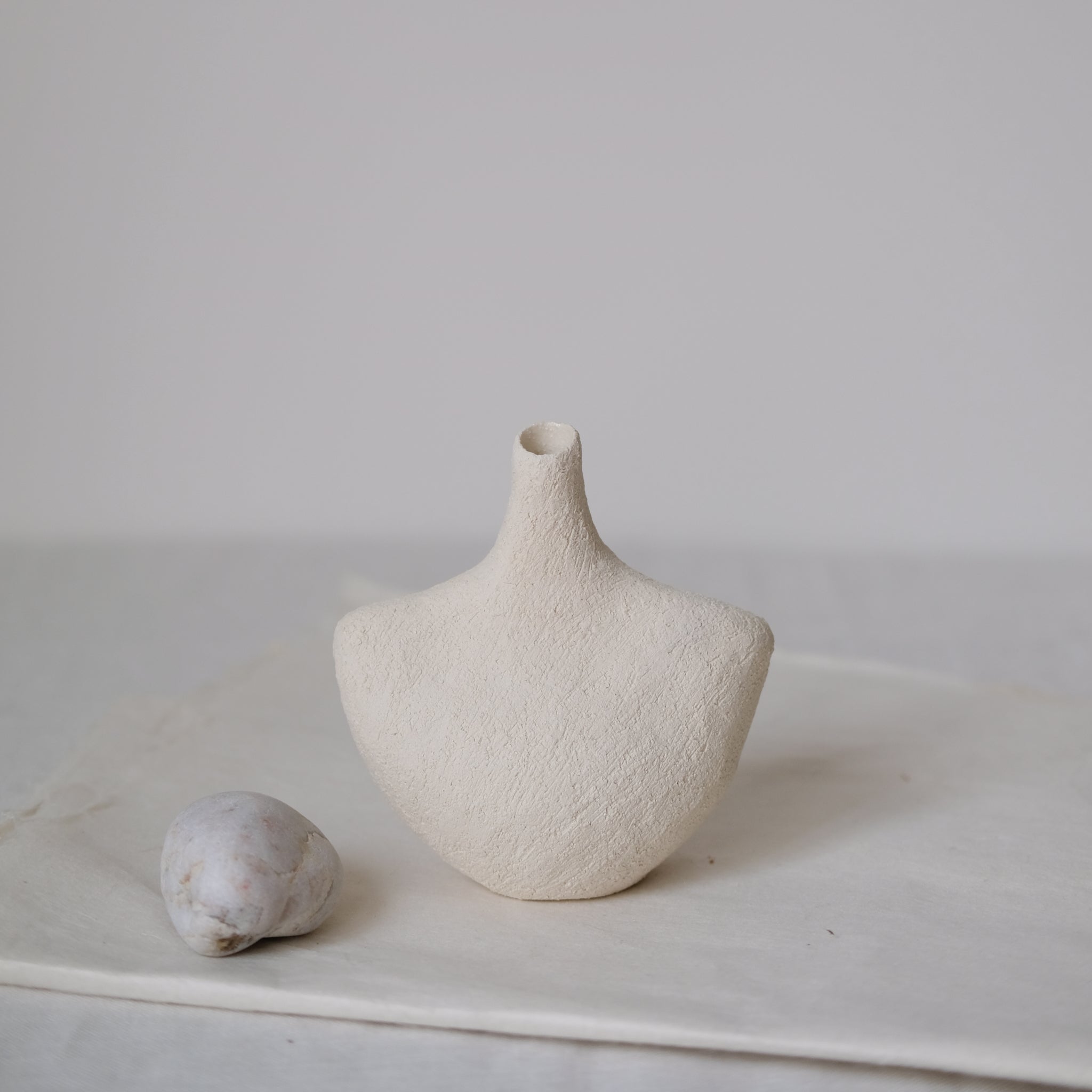 Petit vase Oiseau_07 - Blanc par Stéphanie Petit chez Brutal