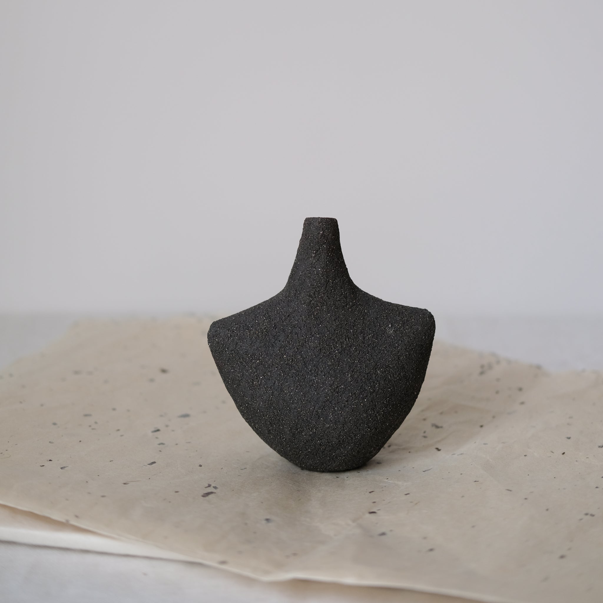 Petit vase Oiseau_09 - Noir par Stéphanie Petit chez Brutal