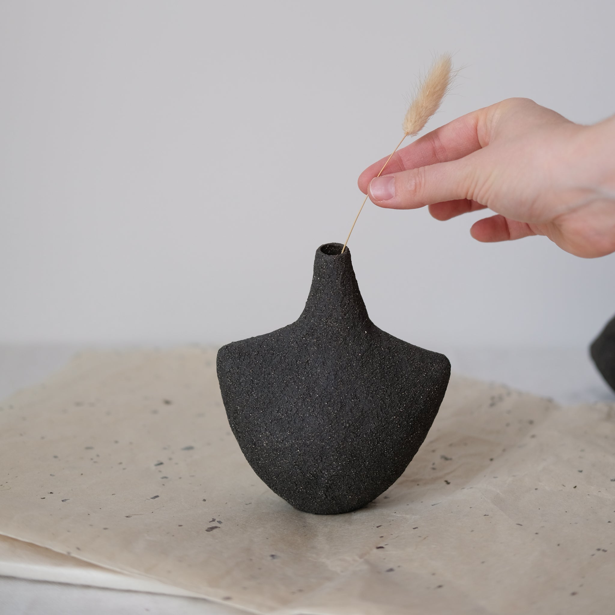 Petit vase Oiseau_09 - Noir par Stéphanie Petit chez Brutal