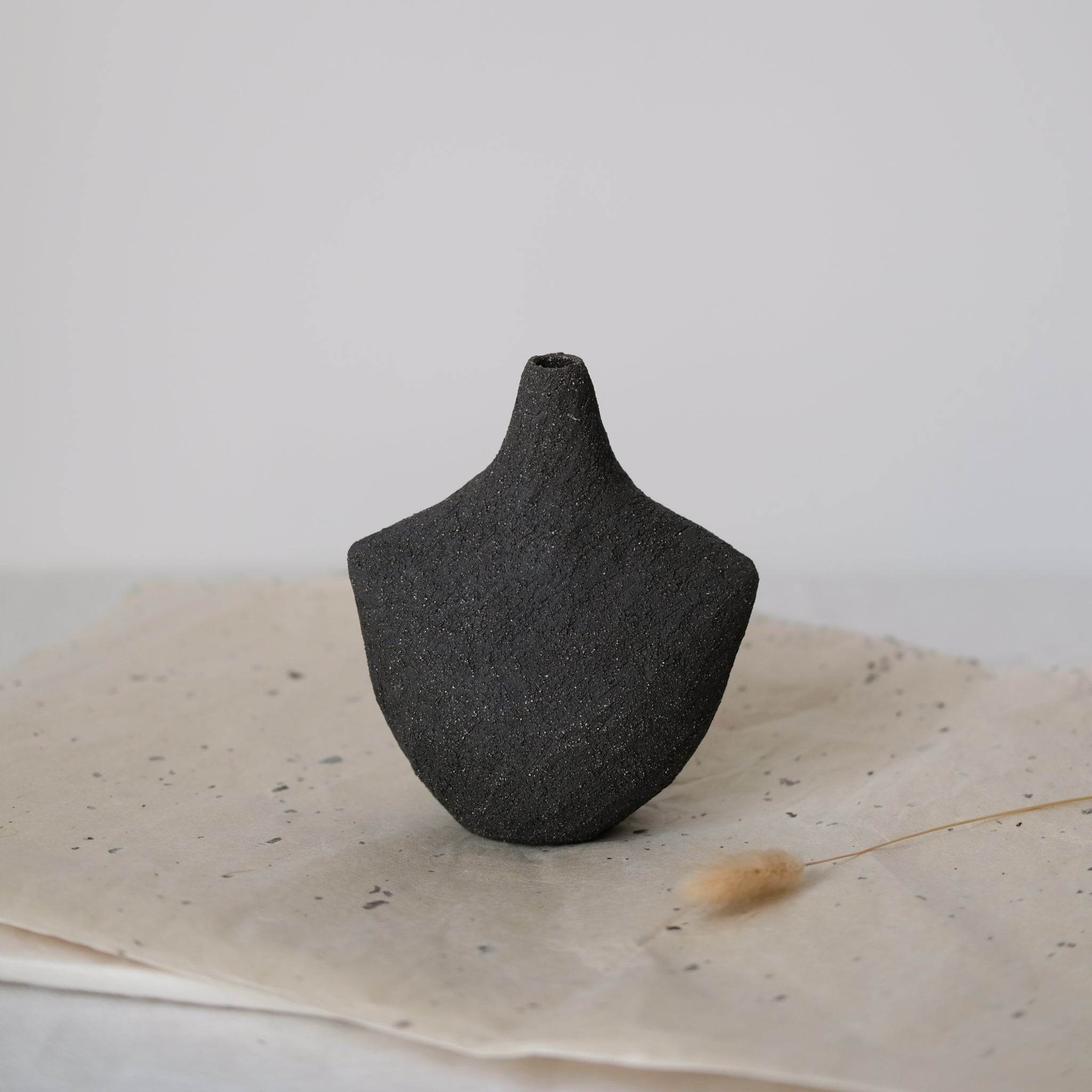 Petit vase Oiseau_10 - Noir par Stéphanie Petit chez Brutal