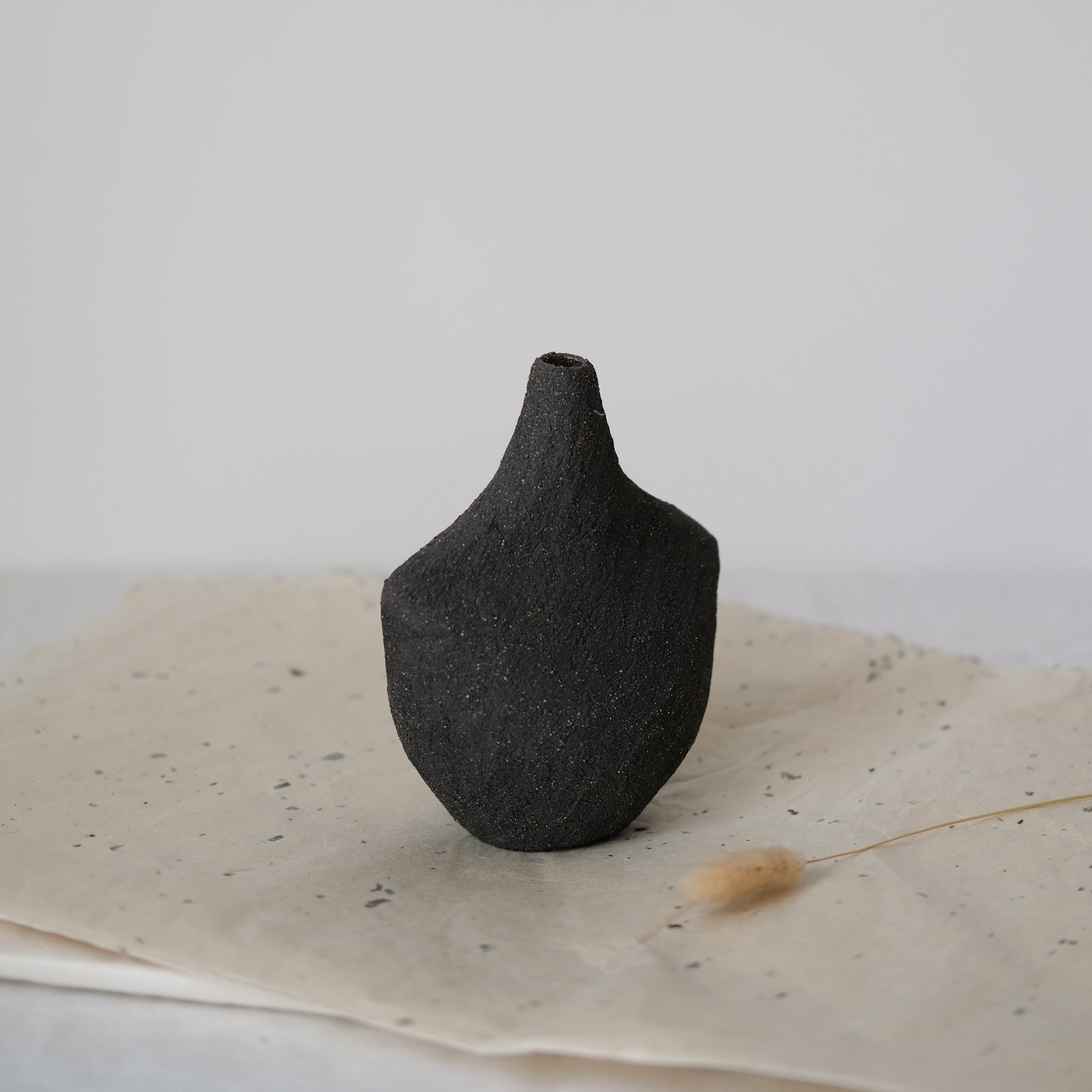 Petit vase Oiseau_10 - Noir par Stéphanie Petit chez Brutal