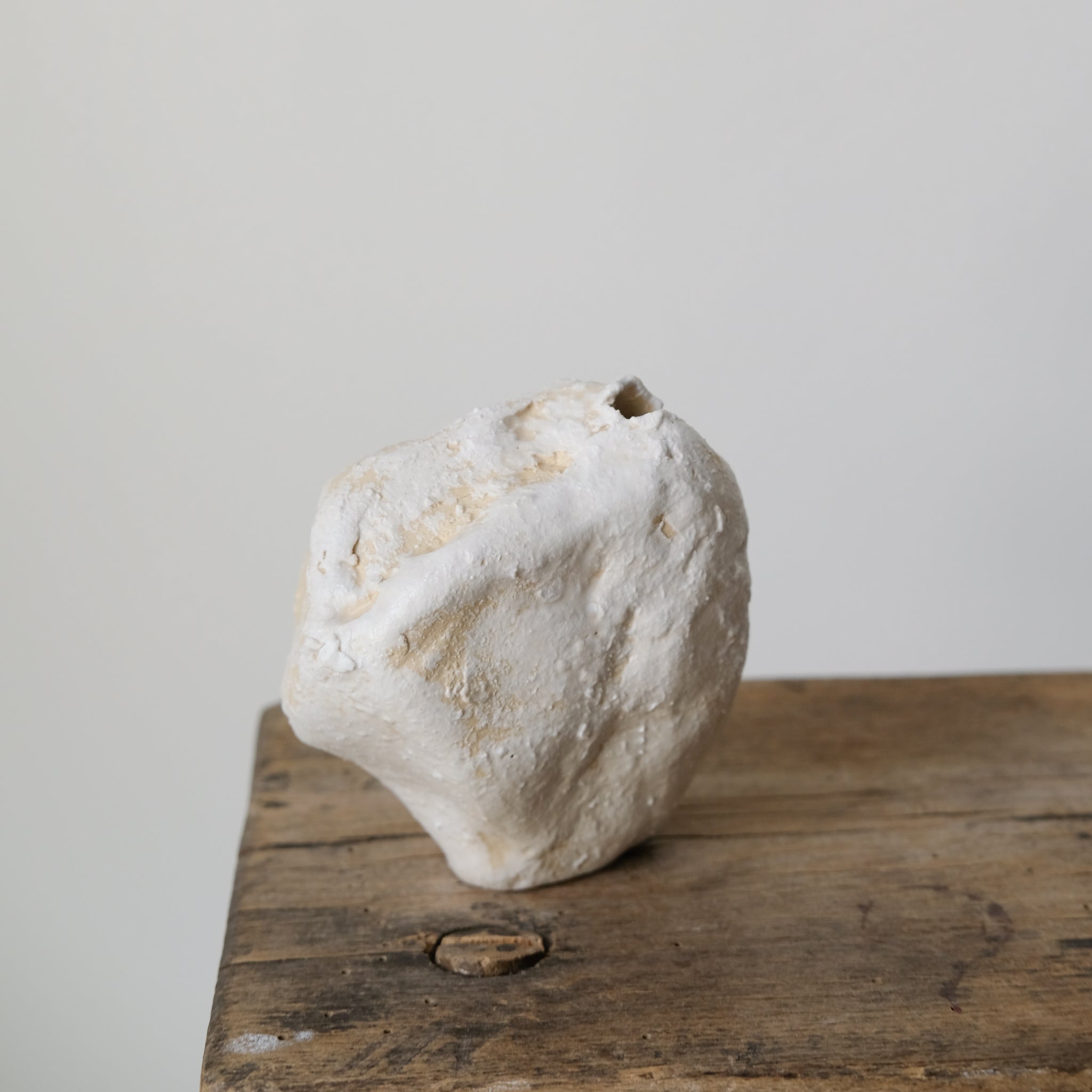 Vase Tatry, Slovakia 2019 de Yellow Nose Studio chez Brutal Ceramics