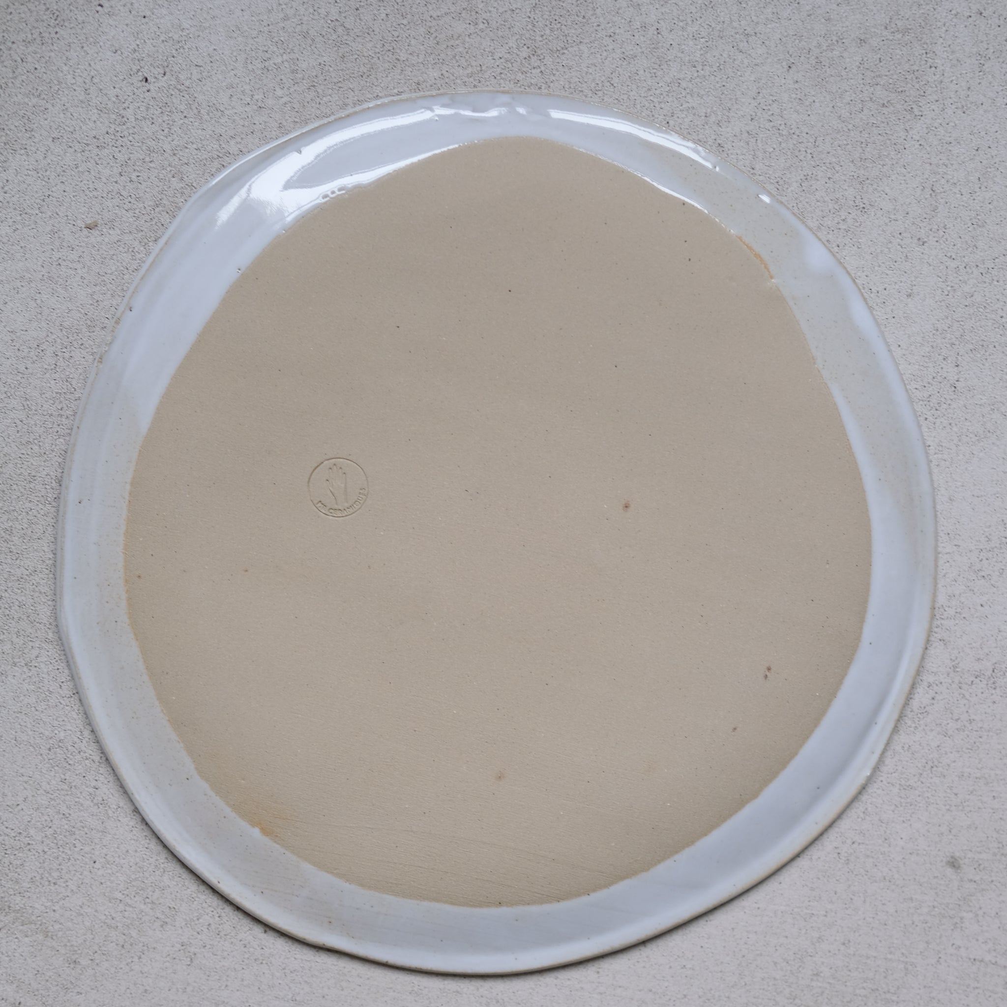 Assiette en grès par mr céramiques chez Brutal Ceramics