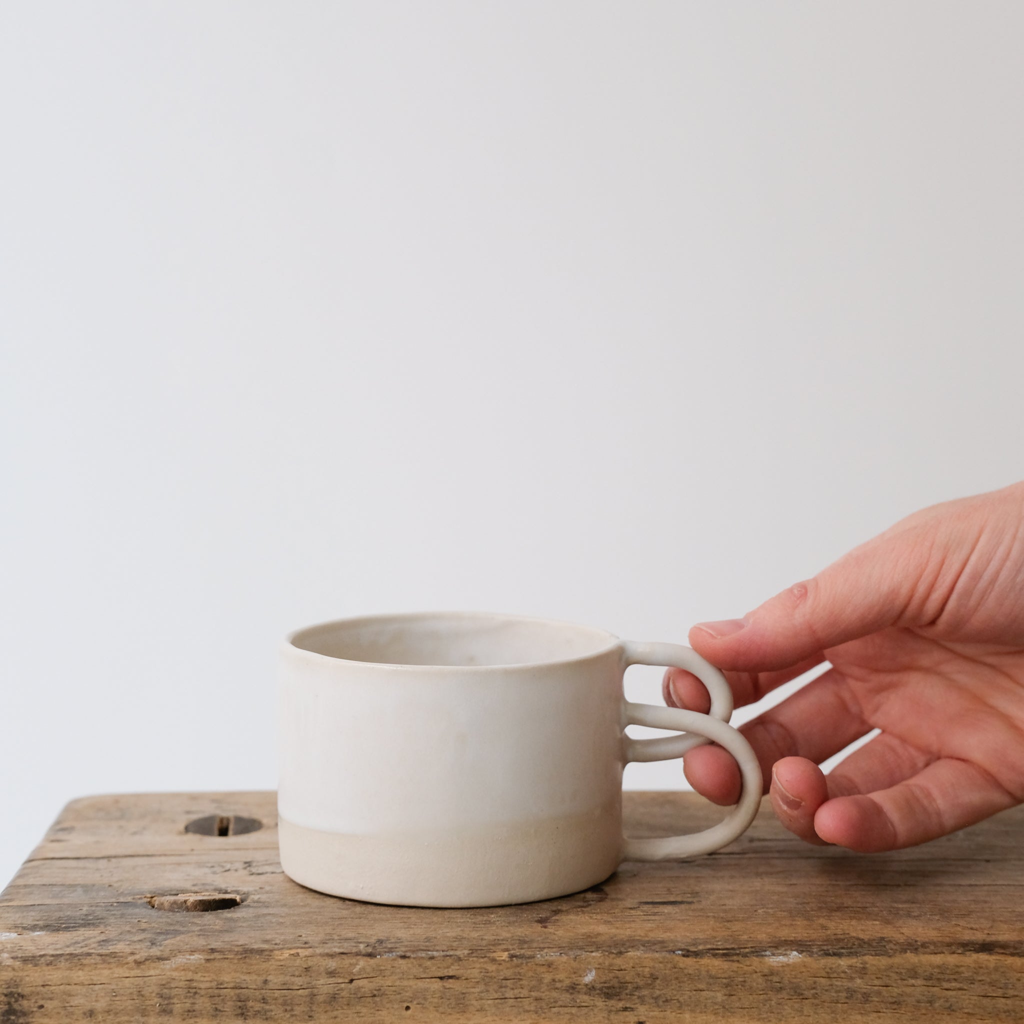 Mug Loop de la designer d'objet Camille Esnée chez Brutal Ceramics