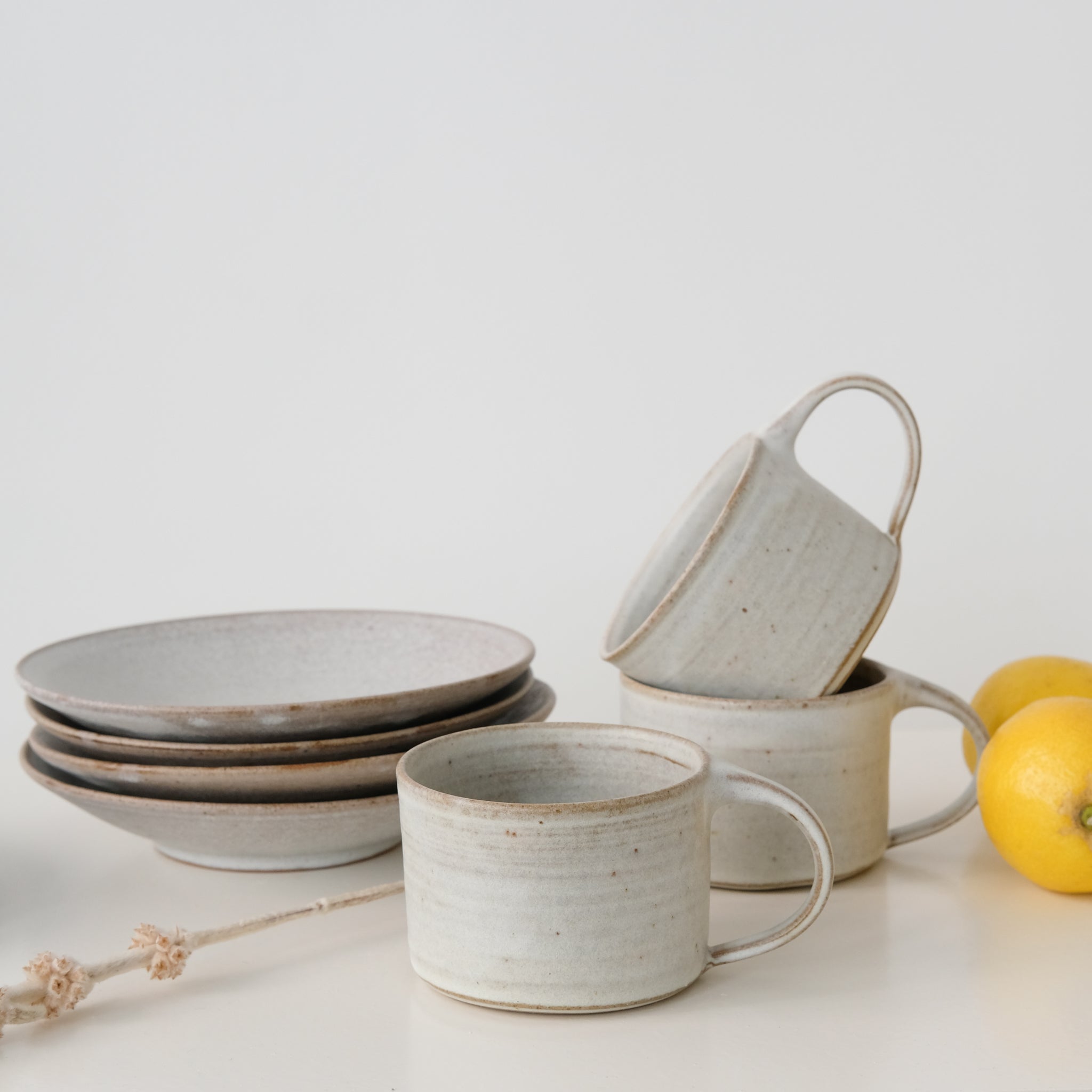 Tasse ansée en grès 300ml - Blanc de dunp chez Brutal Ceramics