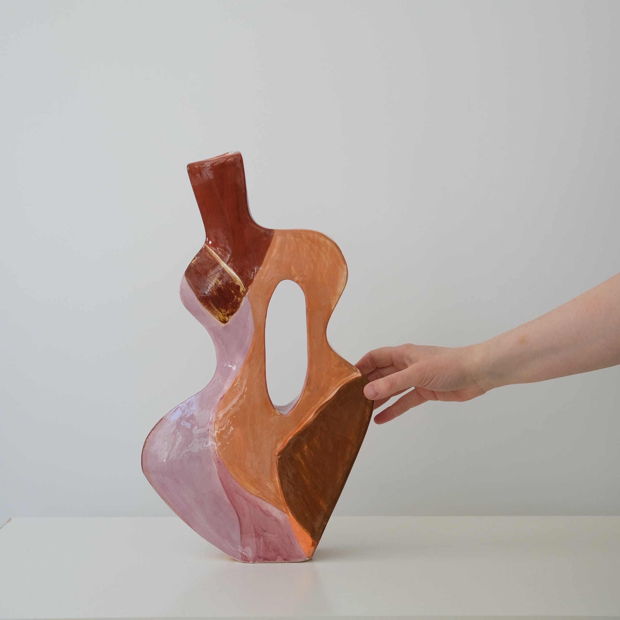 Vase en faïence H 42cm Milan par Rosi Mistou pour Brutal Ceramics