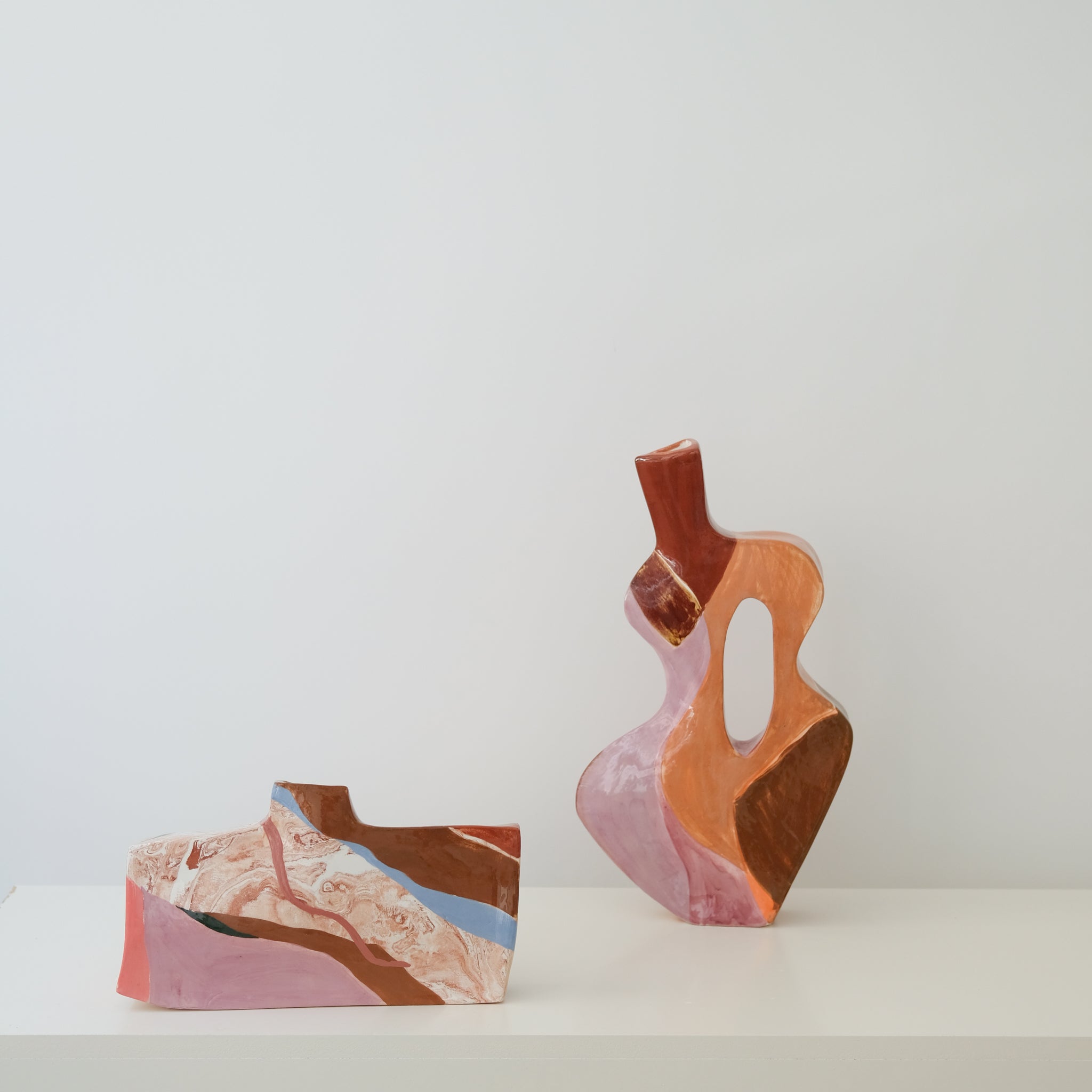 Vase en faïence H 18cm Santiago par Rosi Mistou pour Brutal Ceramics