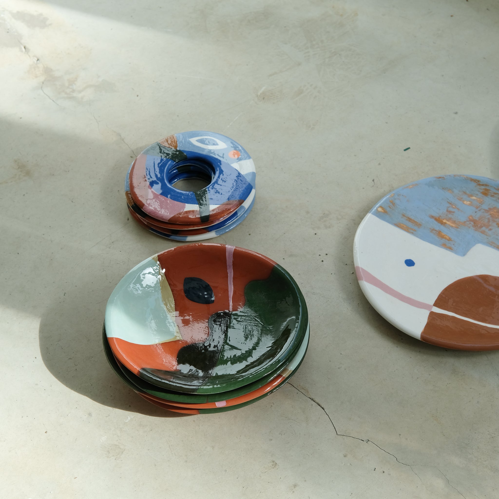 Plat creux 26cm Cluj par Rosi Mistou pour Brutal Ceramics