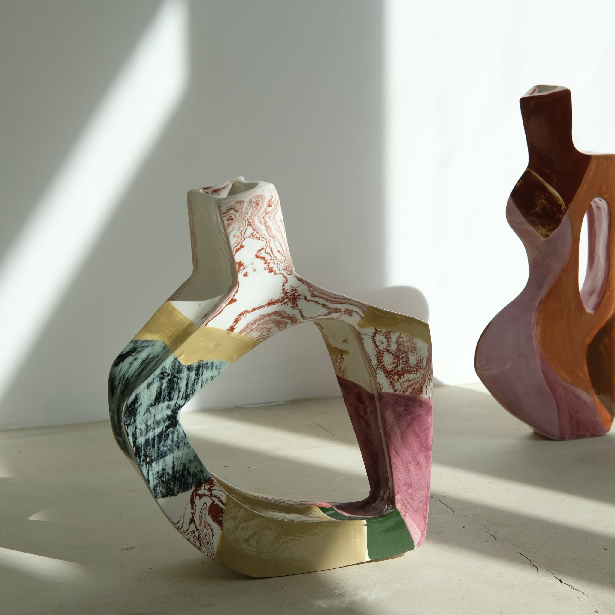 Vase en faïence H 35cm Berlin par Rosi Mistou pour Brutal Ceramics