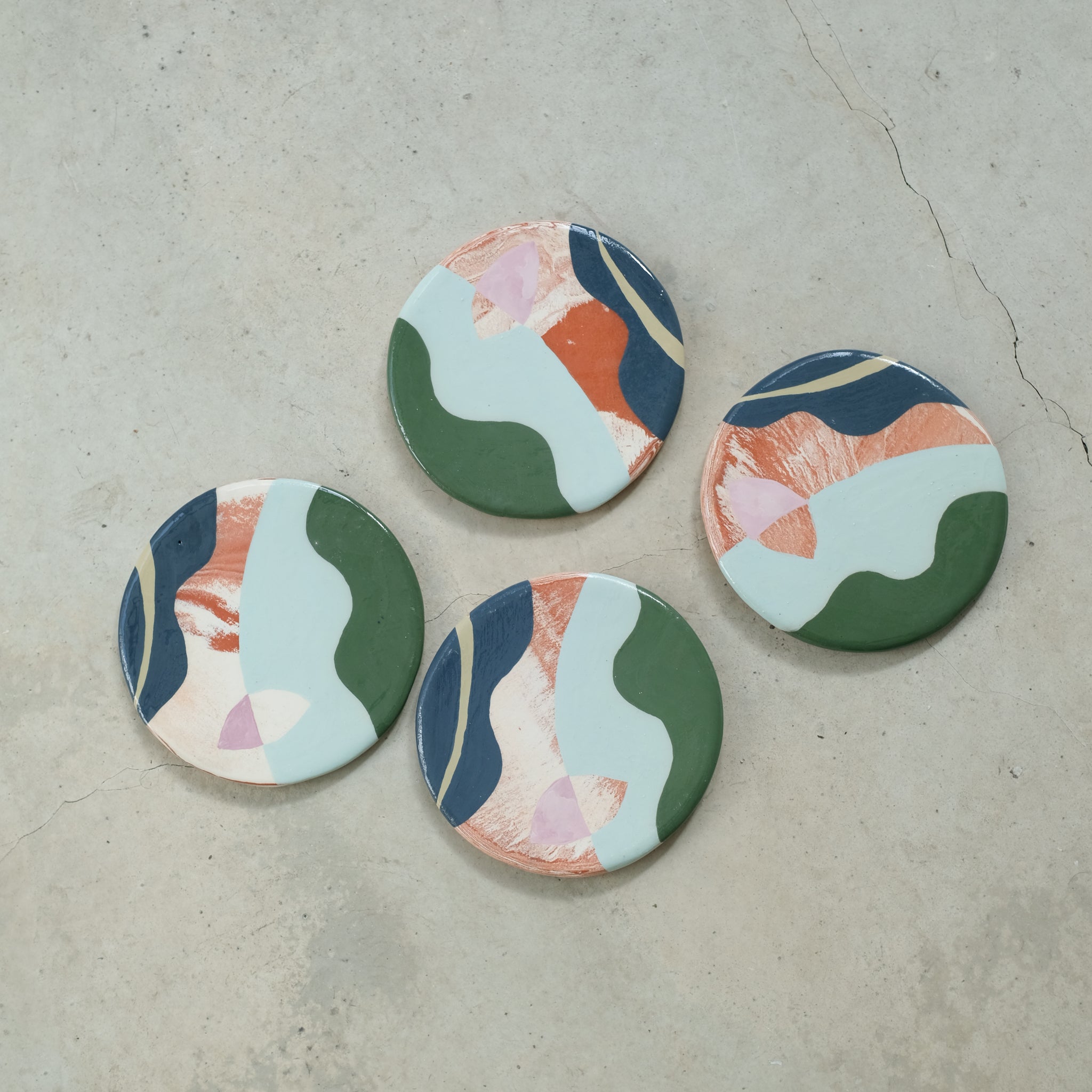 Assiette plate 15cm Bastia par Rosi Mistou pour Brutal Ceramics