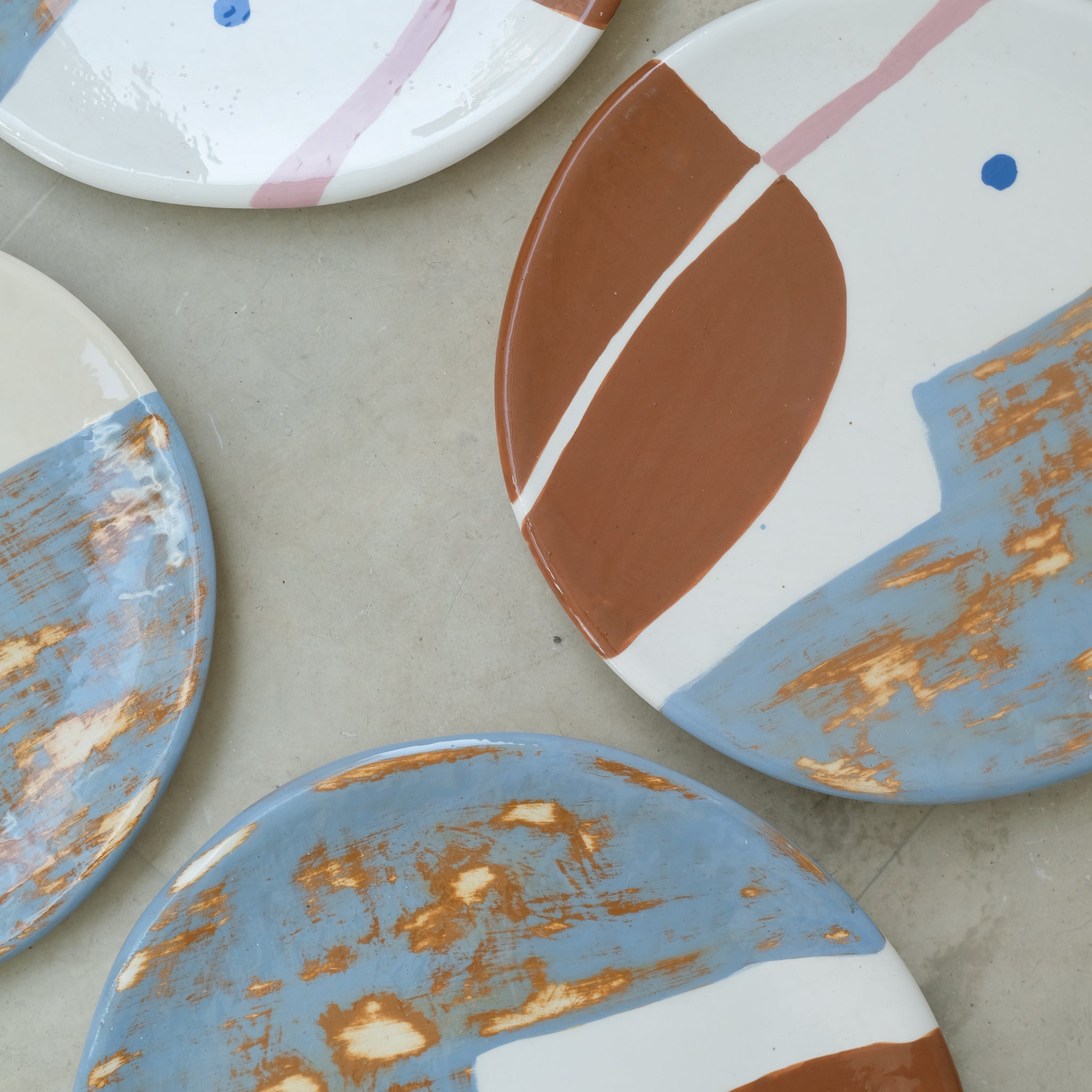 Plat 33cm Pondichéry par Rosi Mistou pour Brutal Ceramics