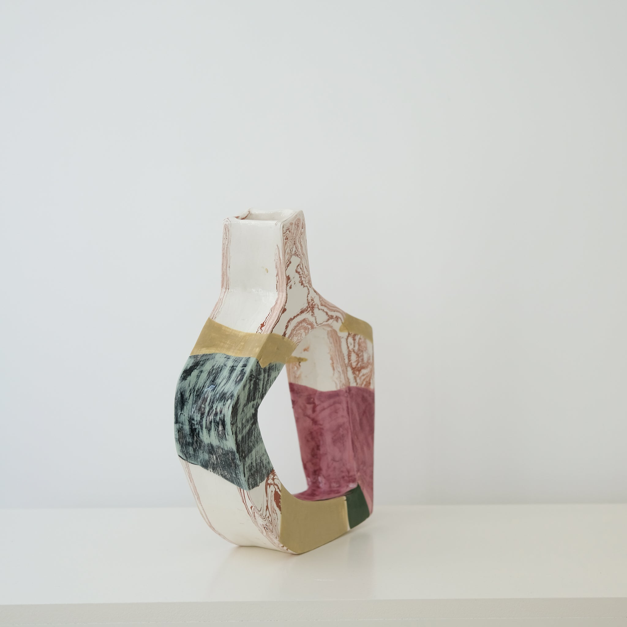 Vase en faïence H 35cm Berlin par Rosi Mistou pour Brutal Ceramics