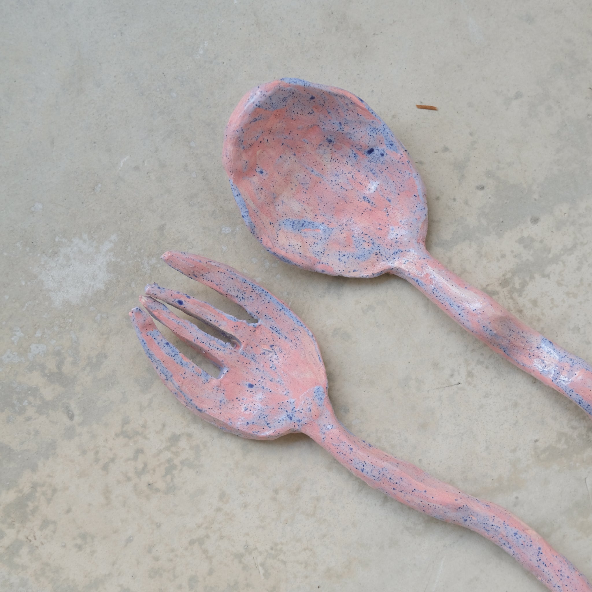 Objets couverts de Samantha Kerdine pour Brutal Ceramics