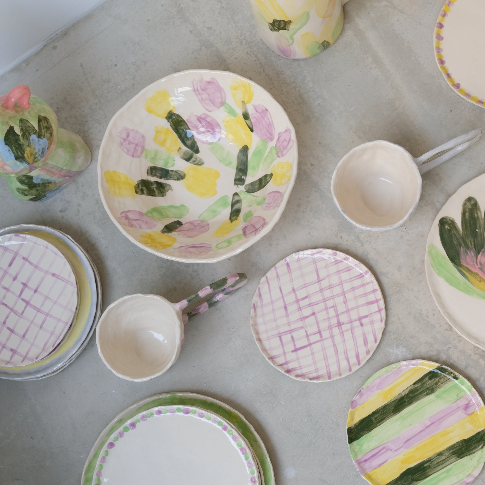 Saladier en faïence H 18cm petites fleurs de Samantha Kerdine pour Brutal