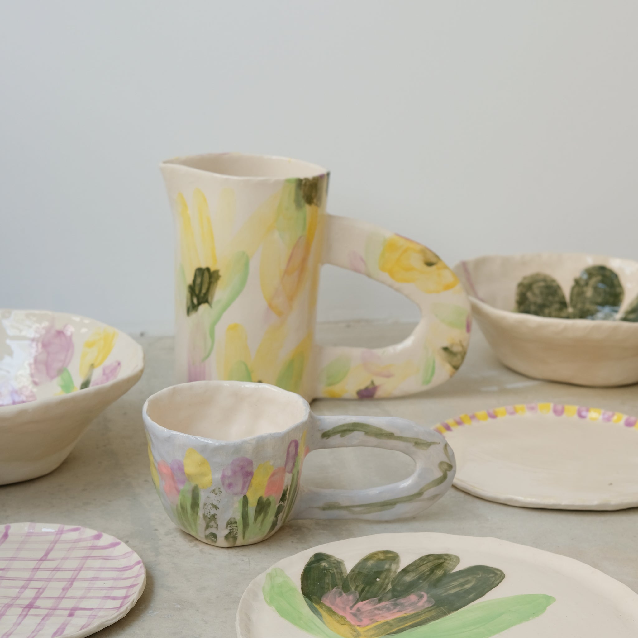 Pichet en faïence H 18cm Fleurs de Samantha Kerdine pour Brutal