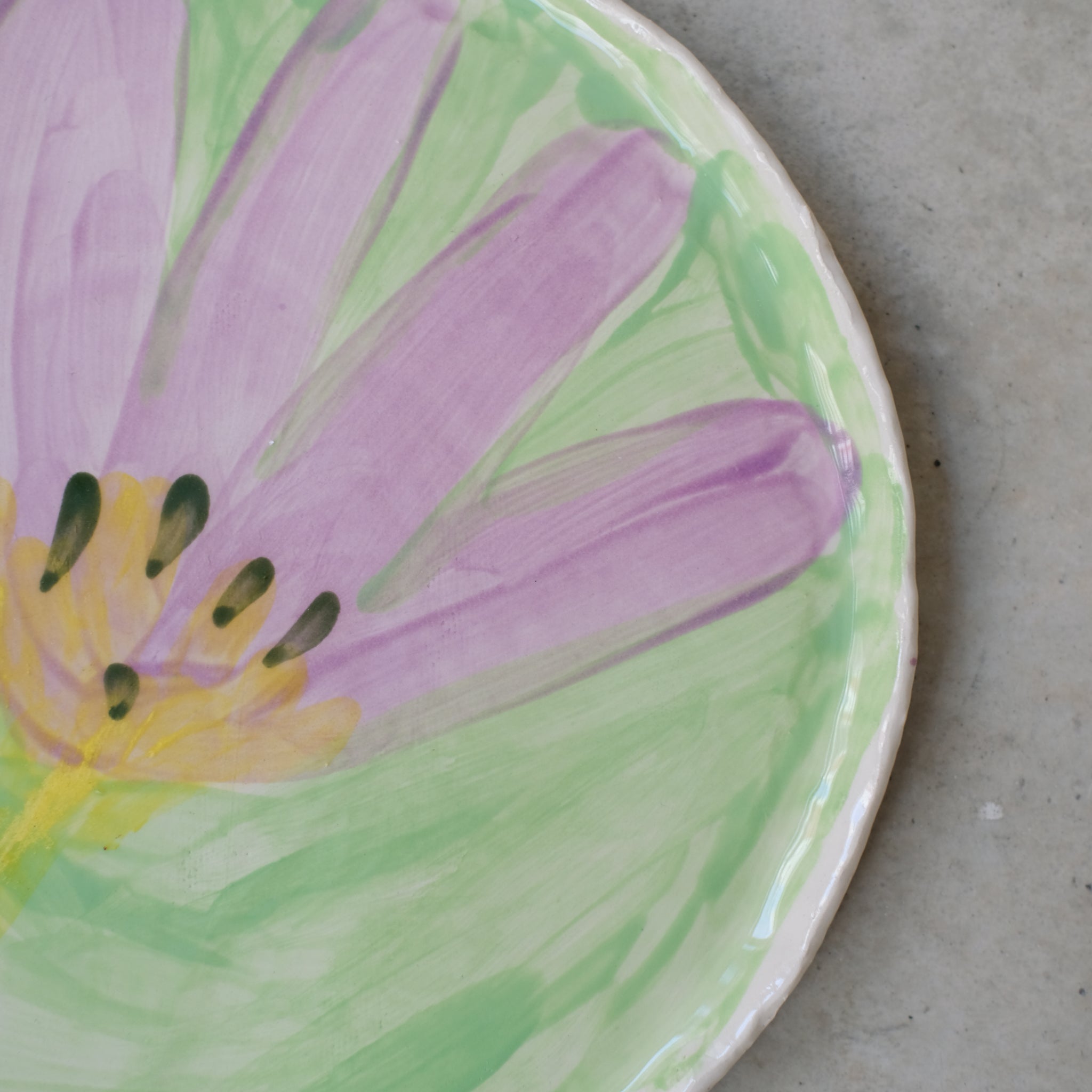Assiette en faïence D 20cm Rayures de Samantha Kerdine pour Brutal