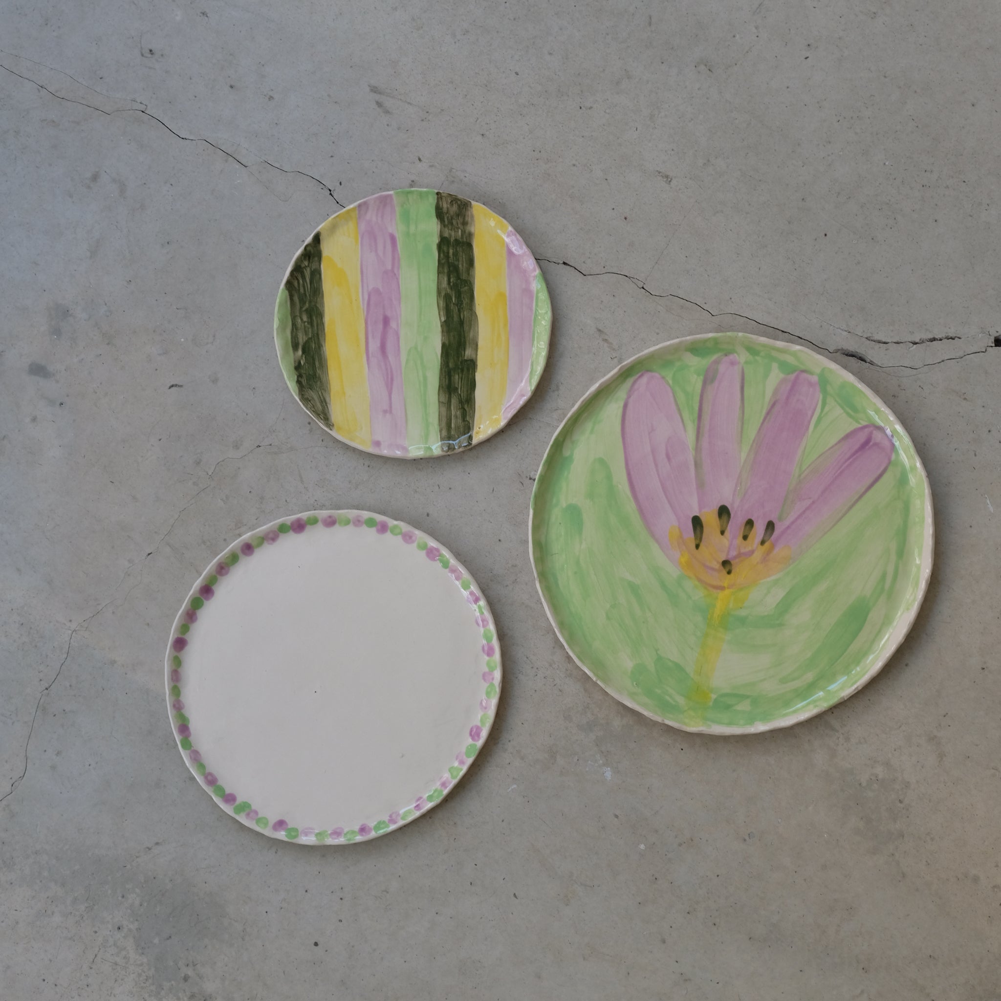 Assiette en faïence D 20cm Pois de Samantha Kerdine pour Brutal