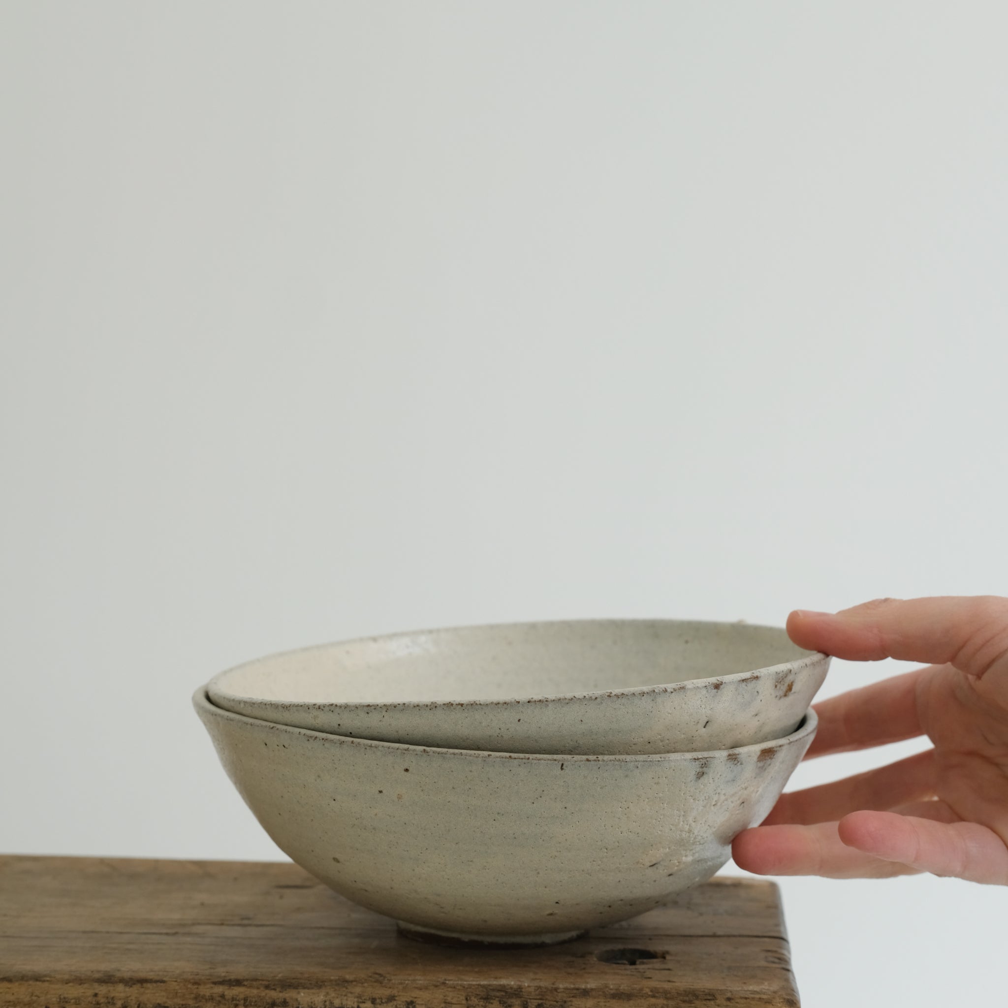 Bol en en grès rouge, émail beige par Atelier Vitrac chez Brutal