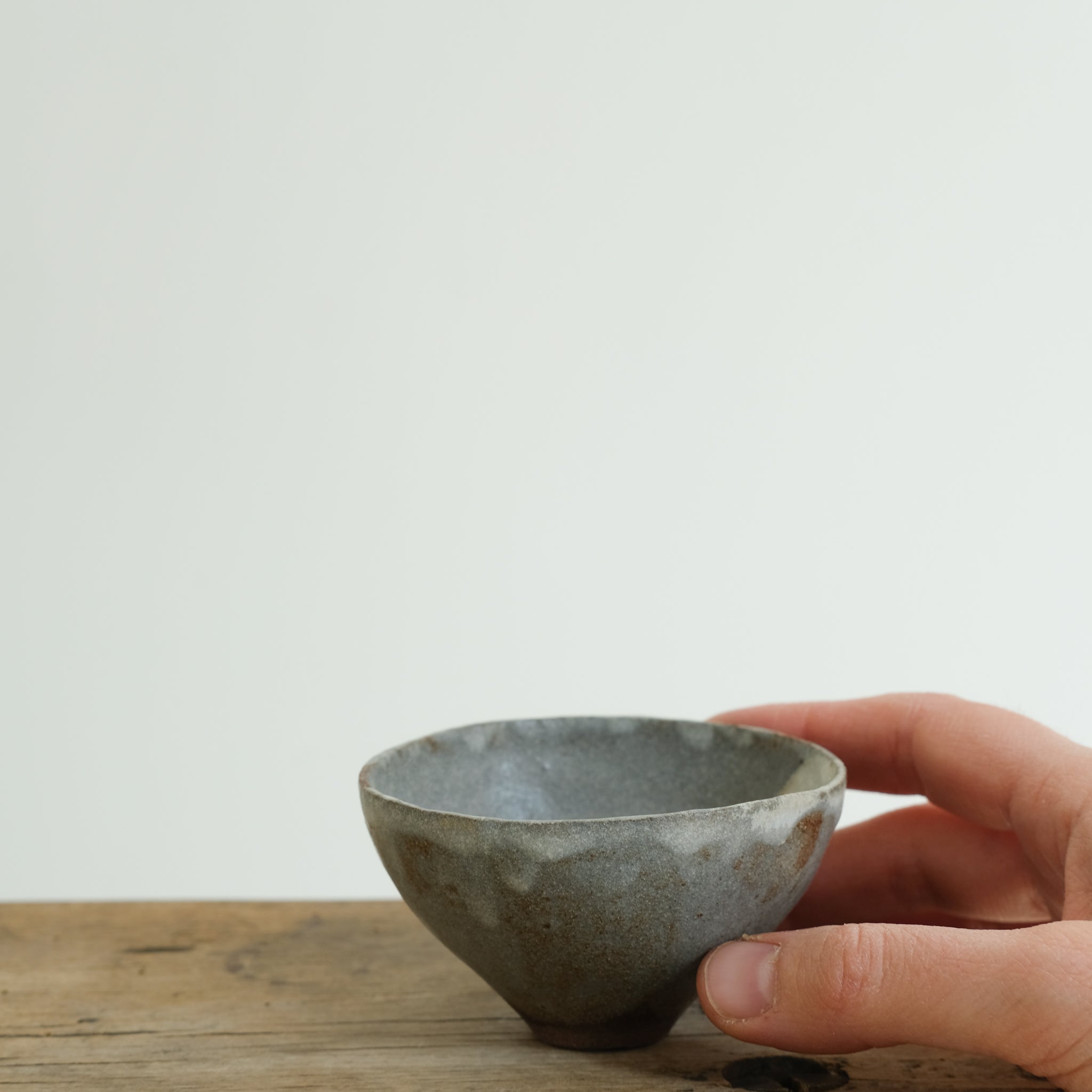 Bol en grès rouge D 8,5cm(o) - gris/bleu de Cups cups cups chez Brutal