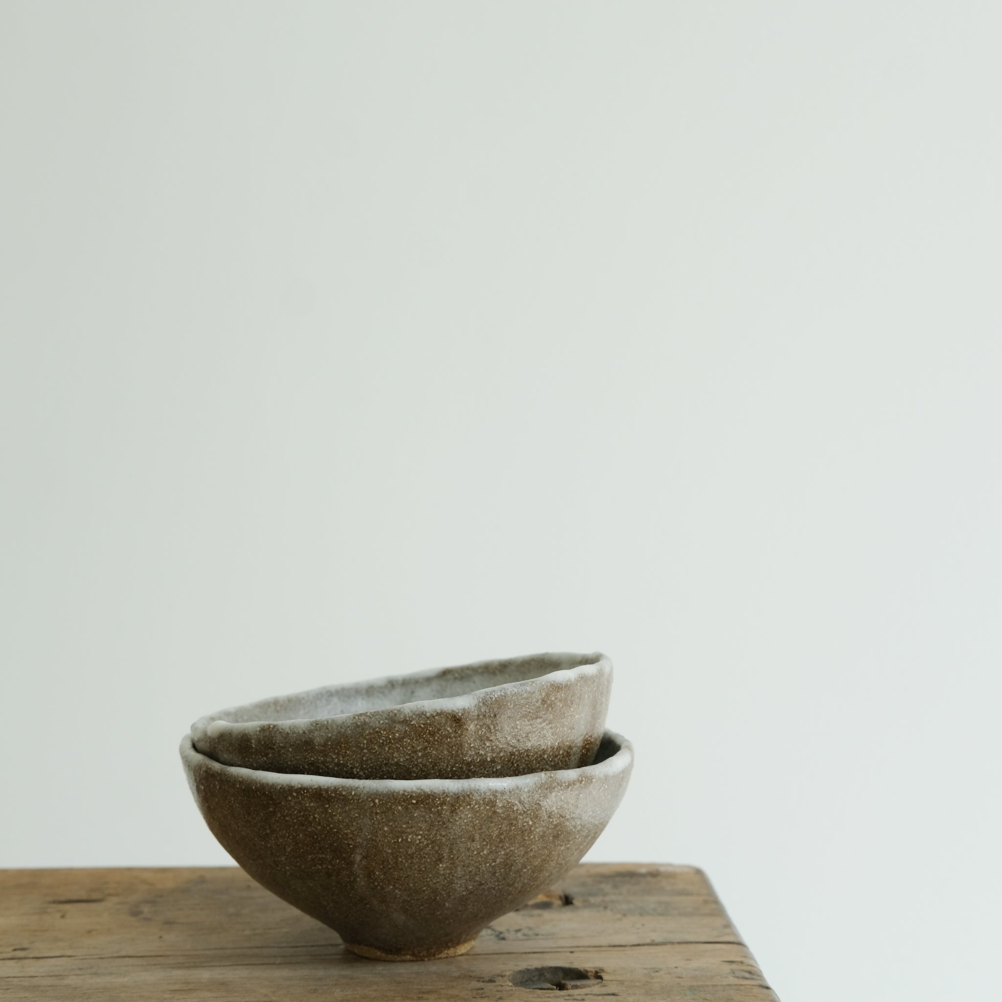 Bol en grès roux D 10cm(m) - blanc/brun de Cups cups cups chez Brutal