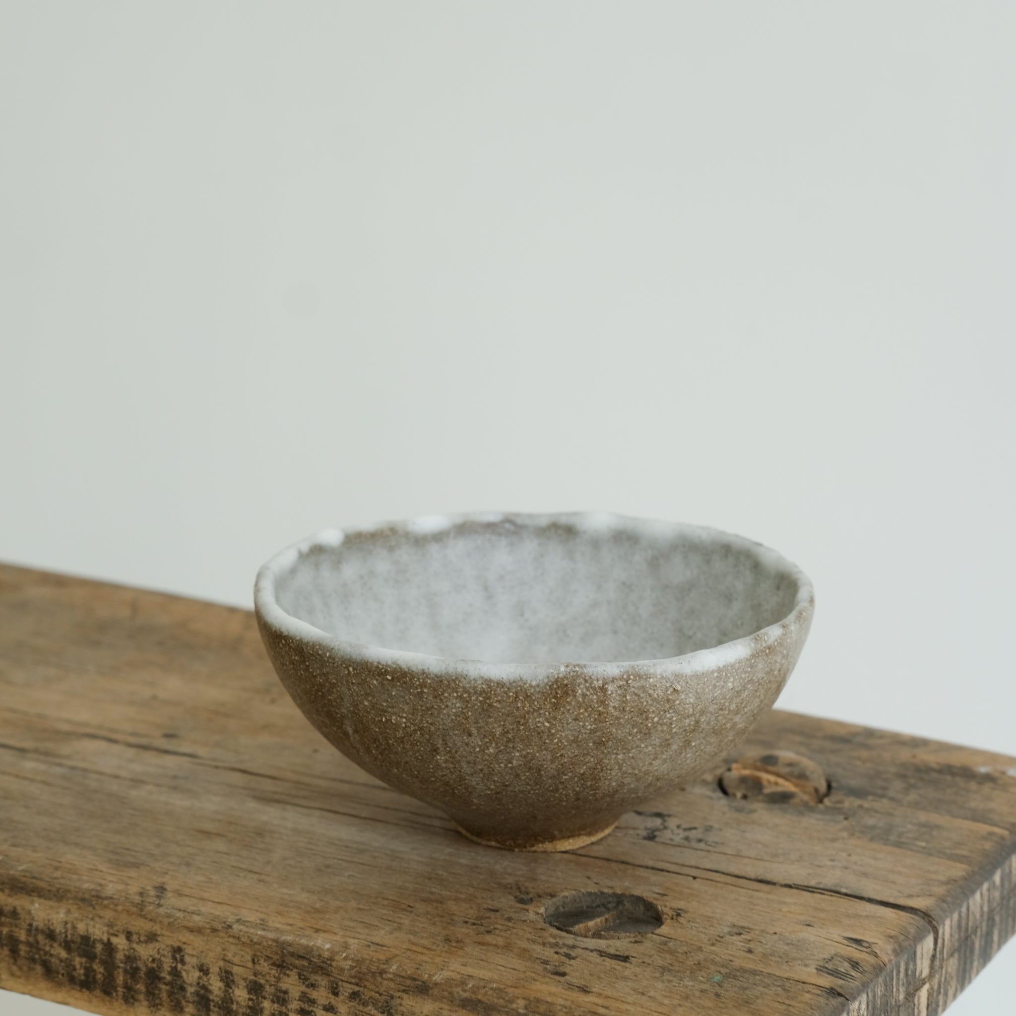 Bol en grès roux D 10cm(m) - blanc/brun de Cups cups cups chez Brutal