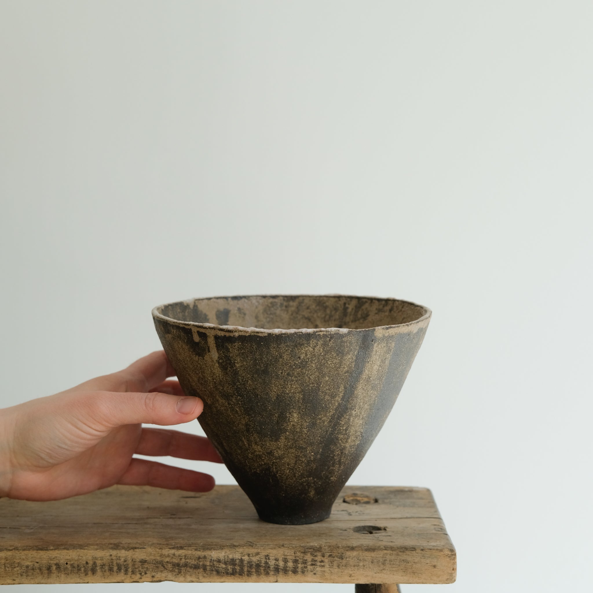 Coupe en grès noir D 17cm(x) - brun de Cups cups cups chez Brutal