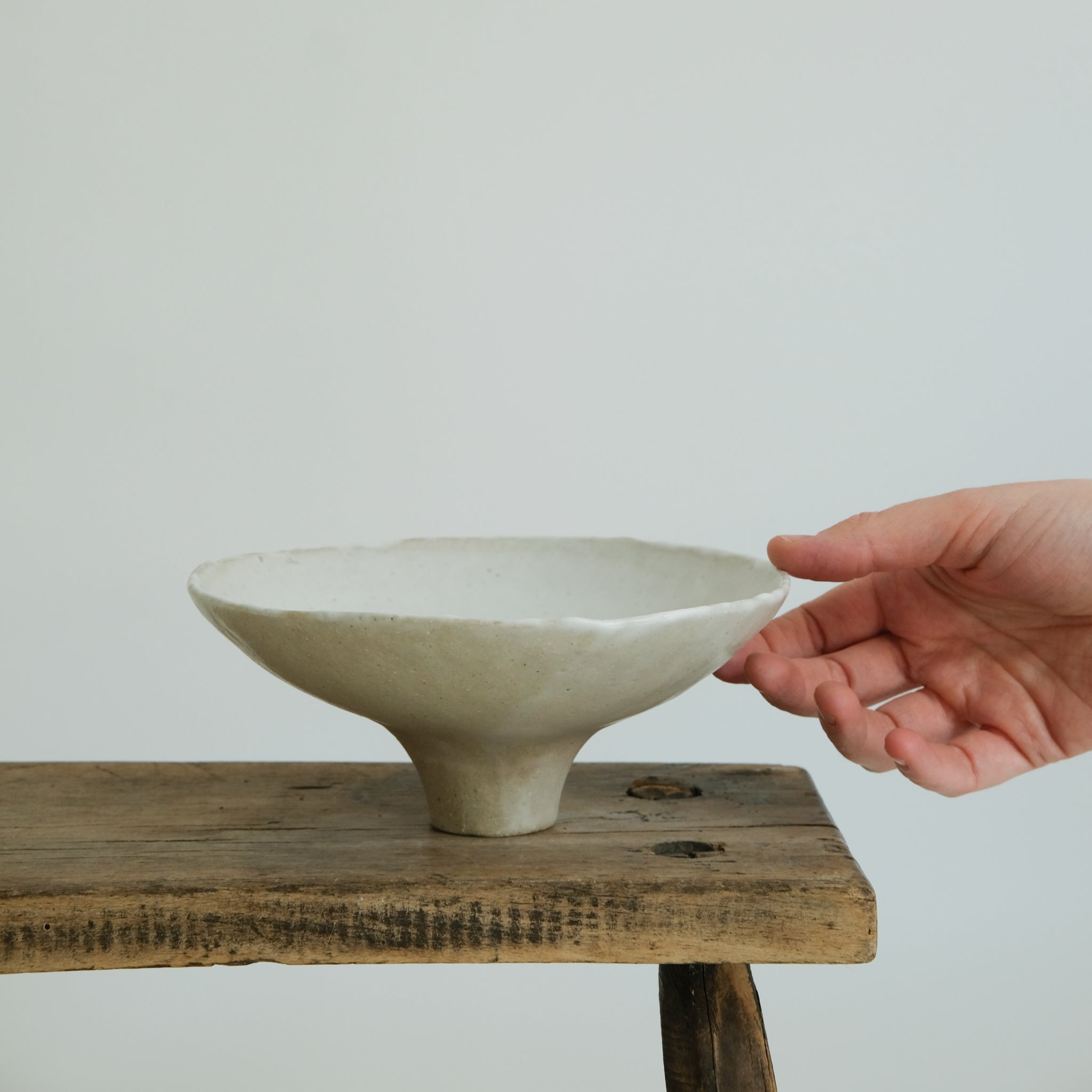 Coupe en grès blanc D 17,5cm(w) - blanc de Cups cups cups chez Brutal