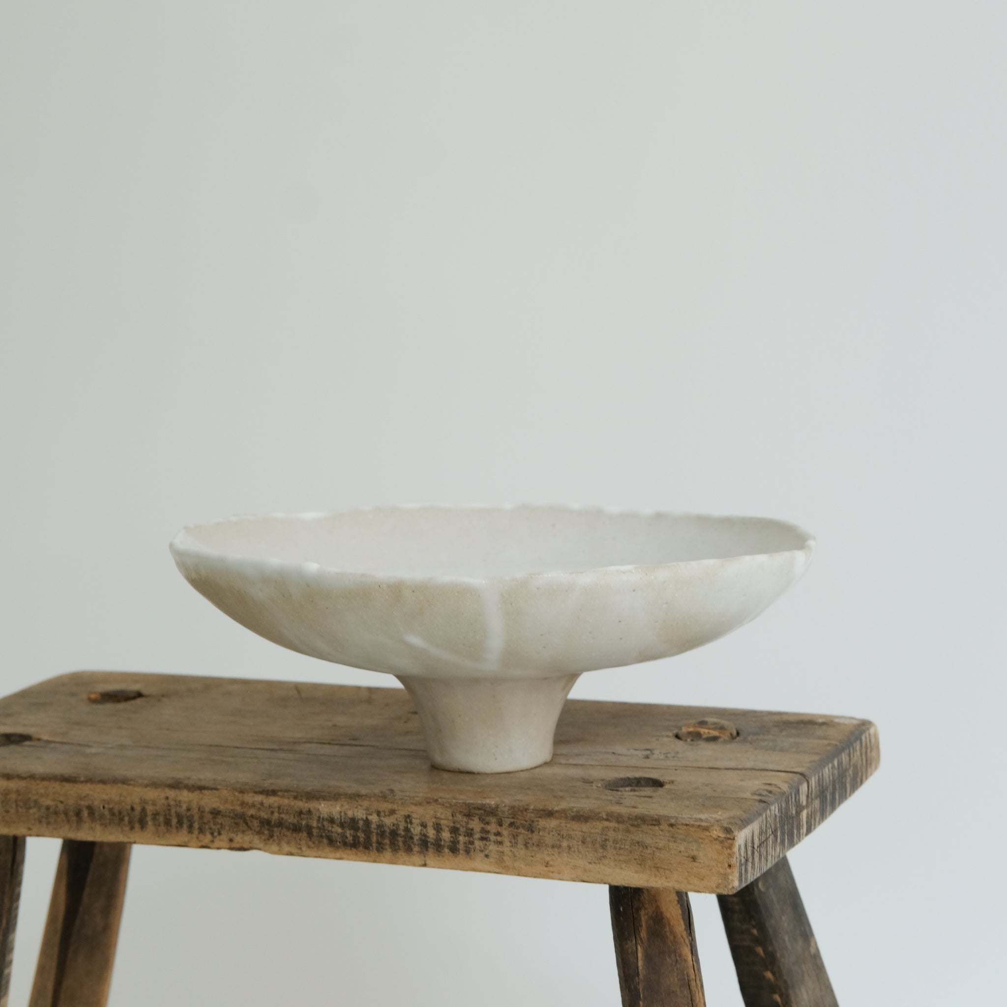 Coupe en grès blanc D 21,5cm(v) - blanc de Cups cups cups chez Brutal
