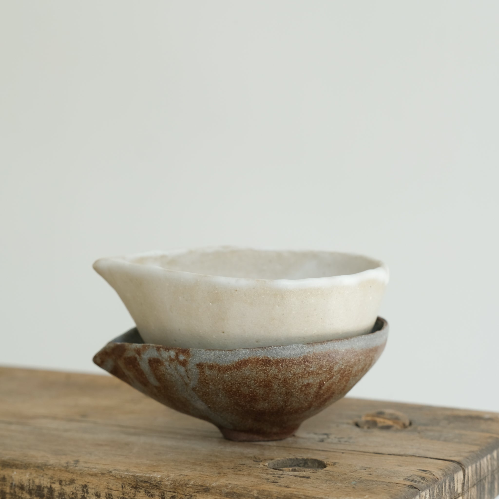 Verseuse en grès rouge D 9cm(j) - gris de Cups cups cups chez Brutal Ceramics