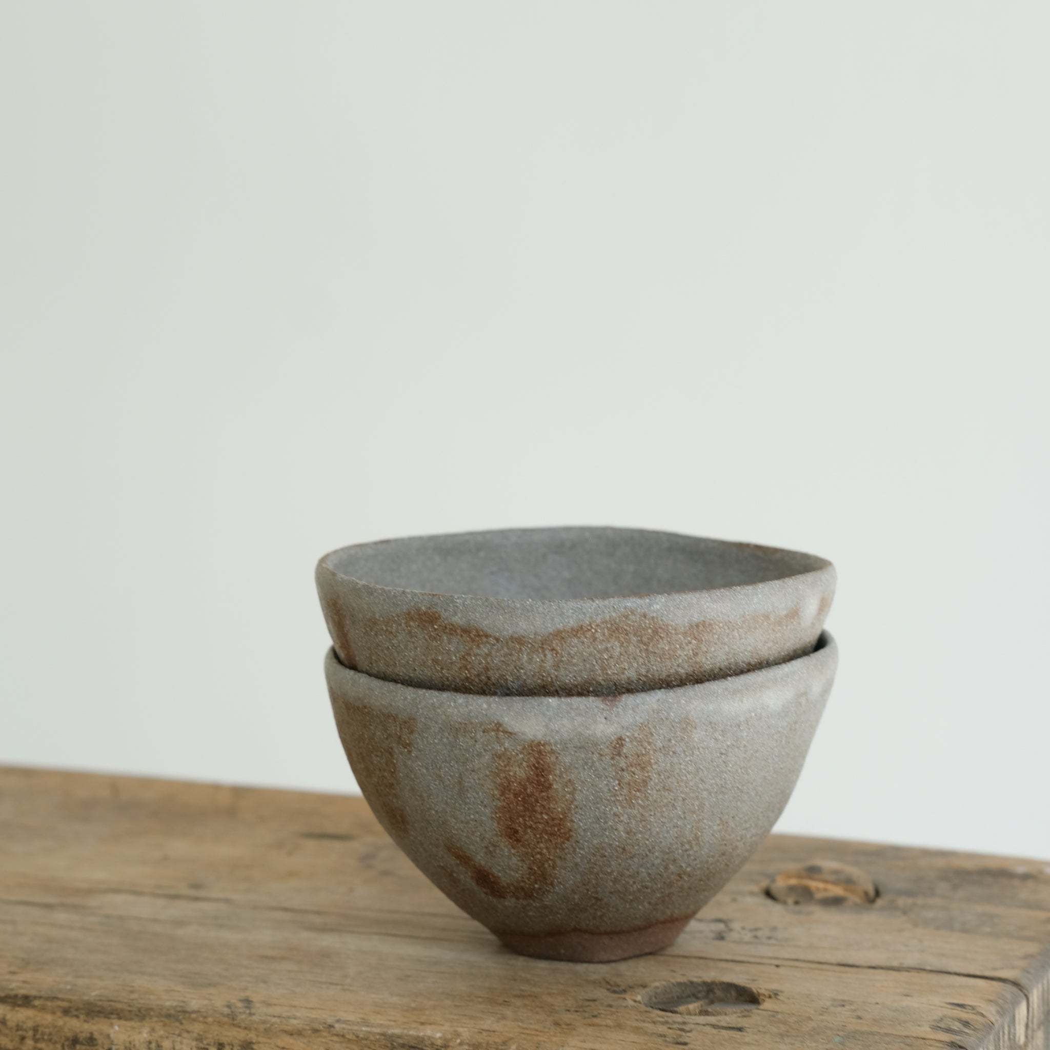 Bol en grès rouge D 9,5cm(p) - gris/bleu de Cups cups cups chez Brutal