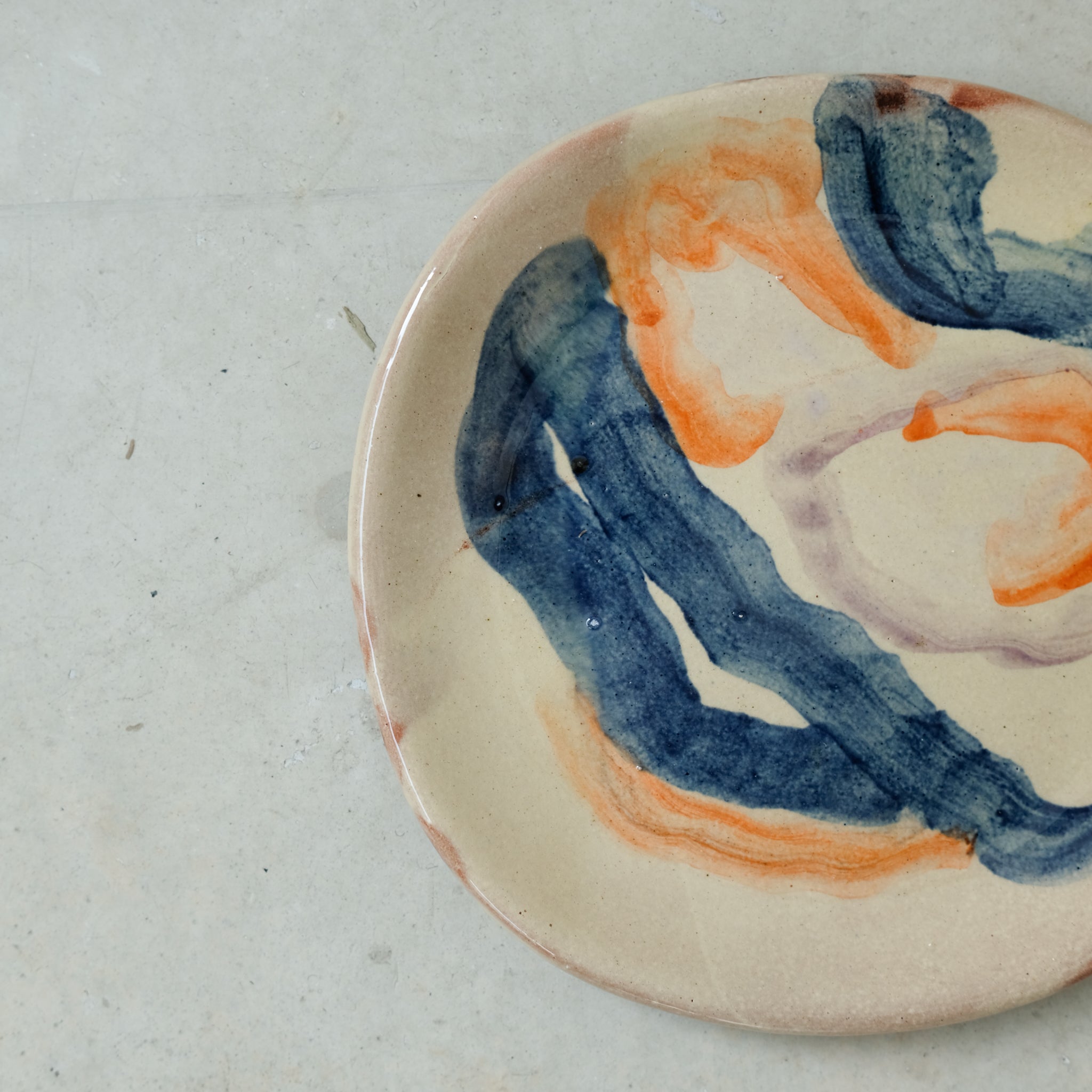 Assiette 14 en faience rouge multicolore par Héloïse Bariol