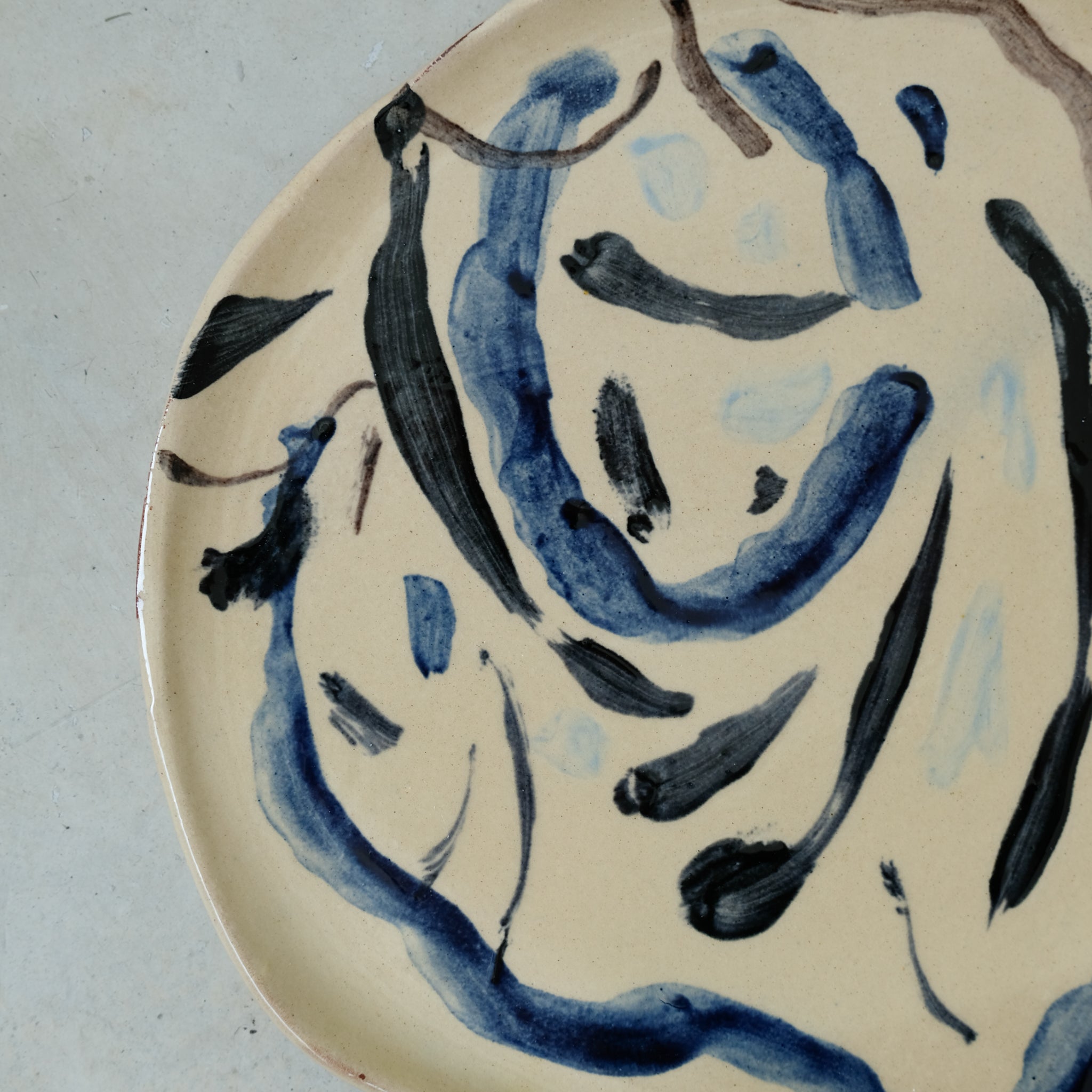 Assiette 11 GM D25cm en faience rouge multicolore par Héloïse Bariol