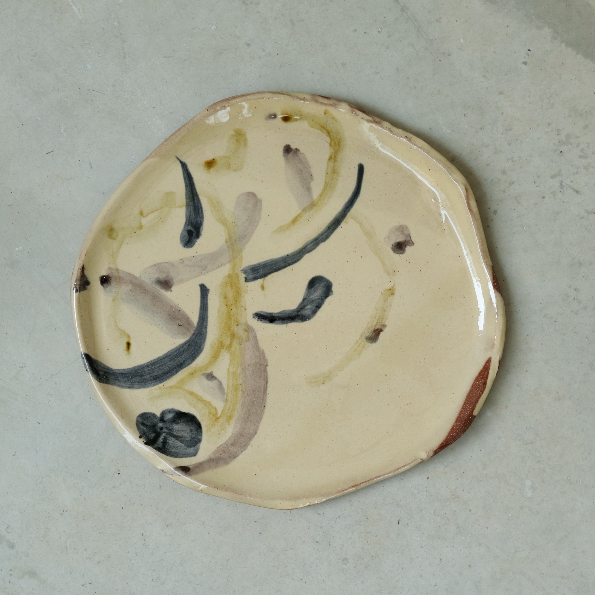 Assiette 09 GM D25cm en faience rouge multicolore par Héloïse Bariol