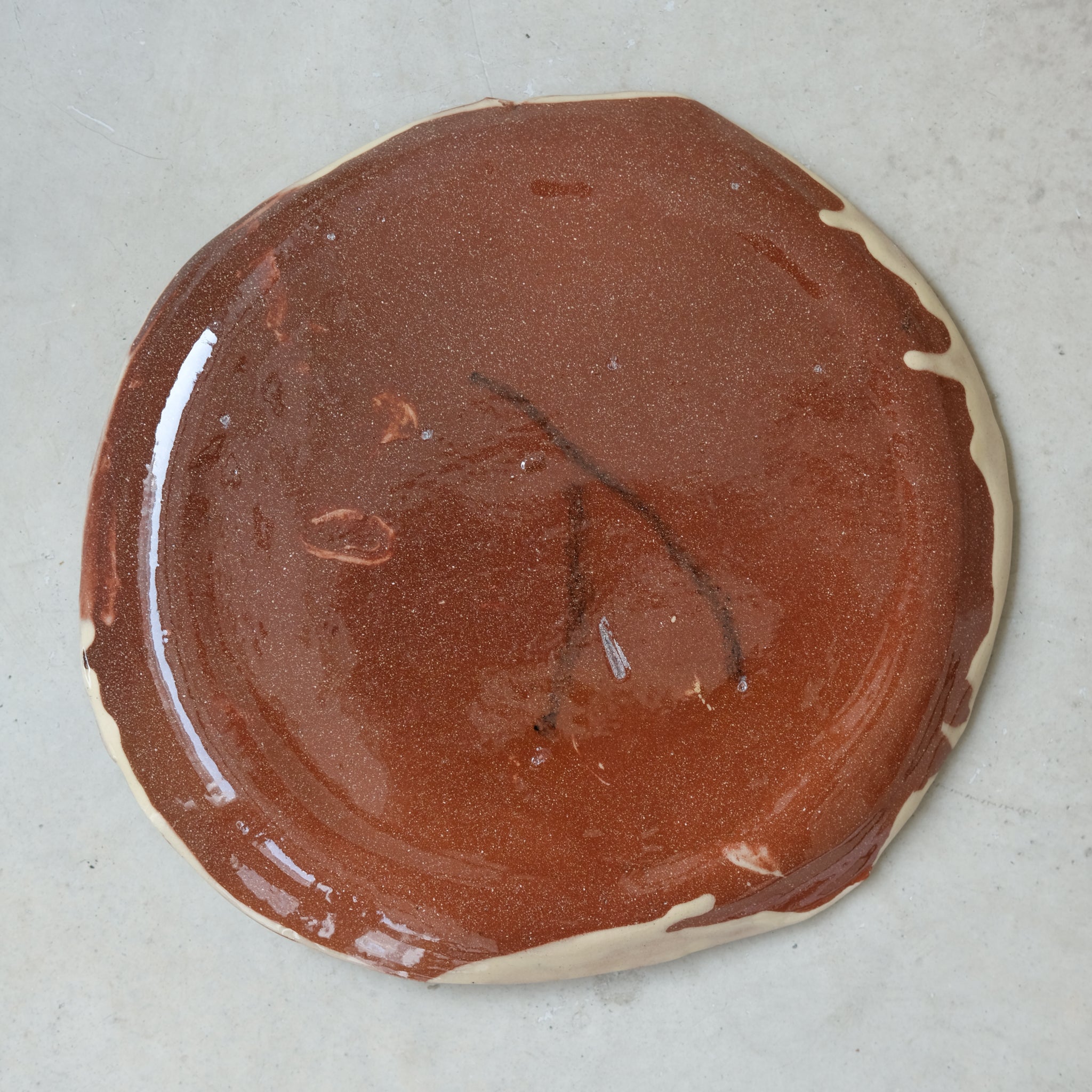 Assiette 14 GM D25cm en faience rouge multicolore par Héloïse Bariol