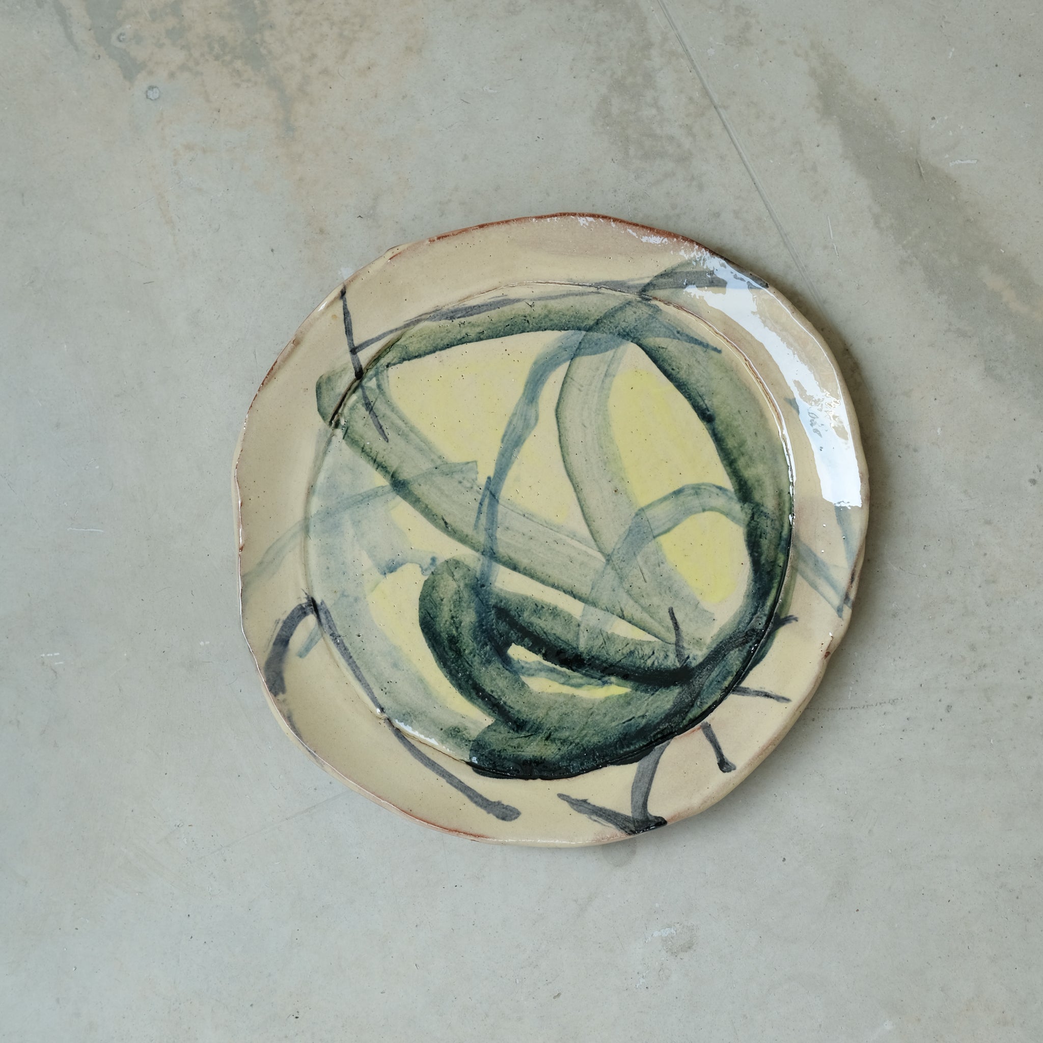 Assiette 13 GM D25cm en faience rouge multicolore par Héloïse Bariol