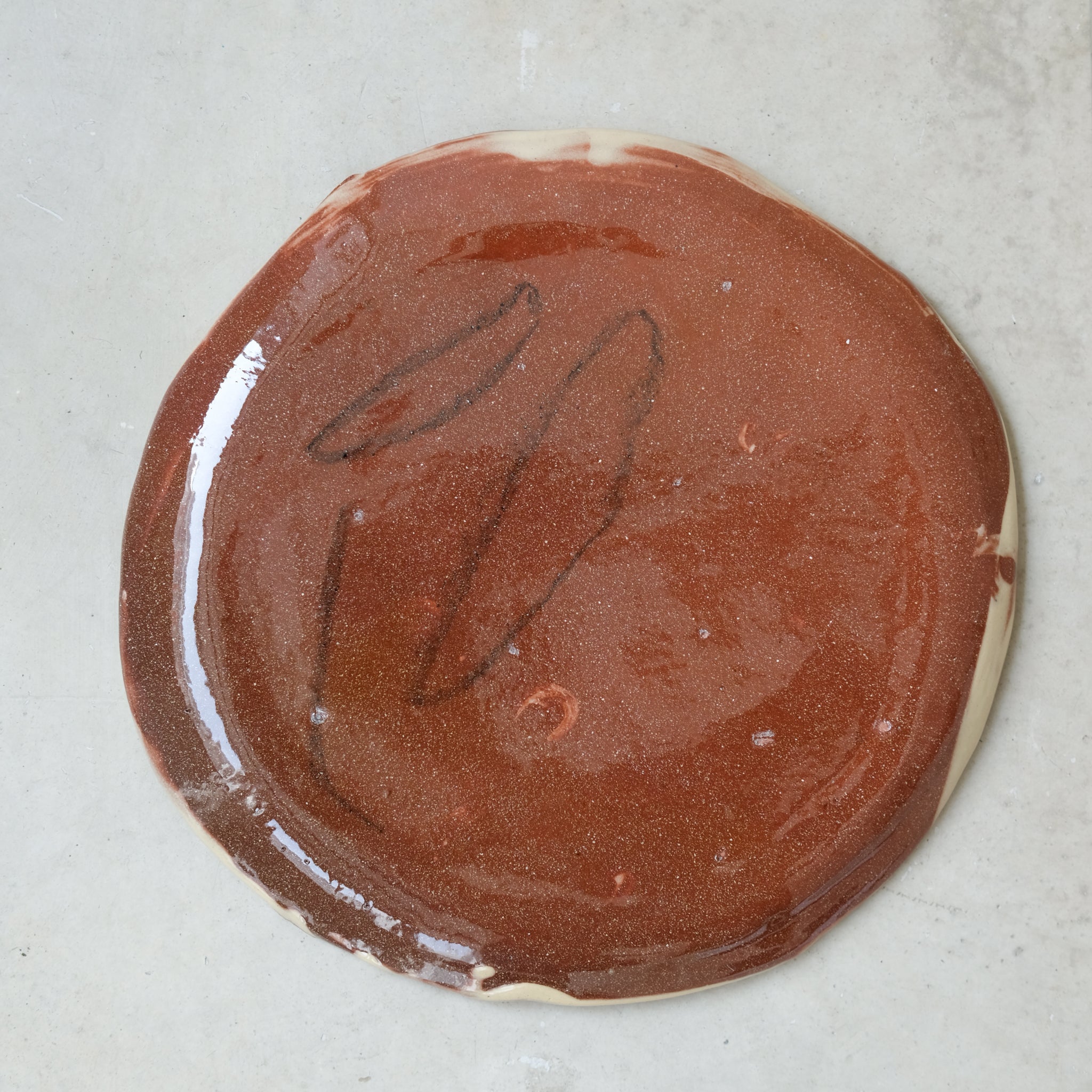 Assiette 13 GM D25cm en faience rouge multicolore par Héloïse Bariol