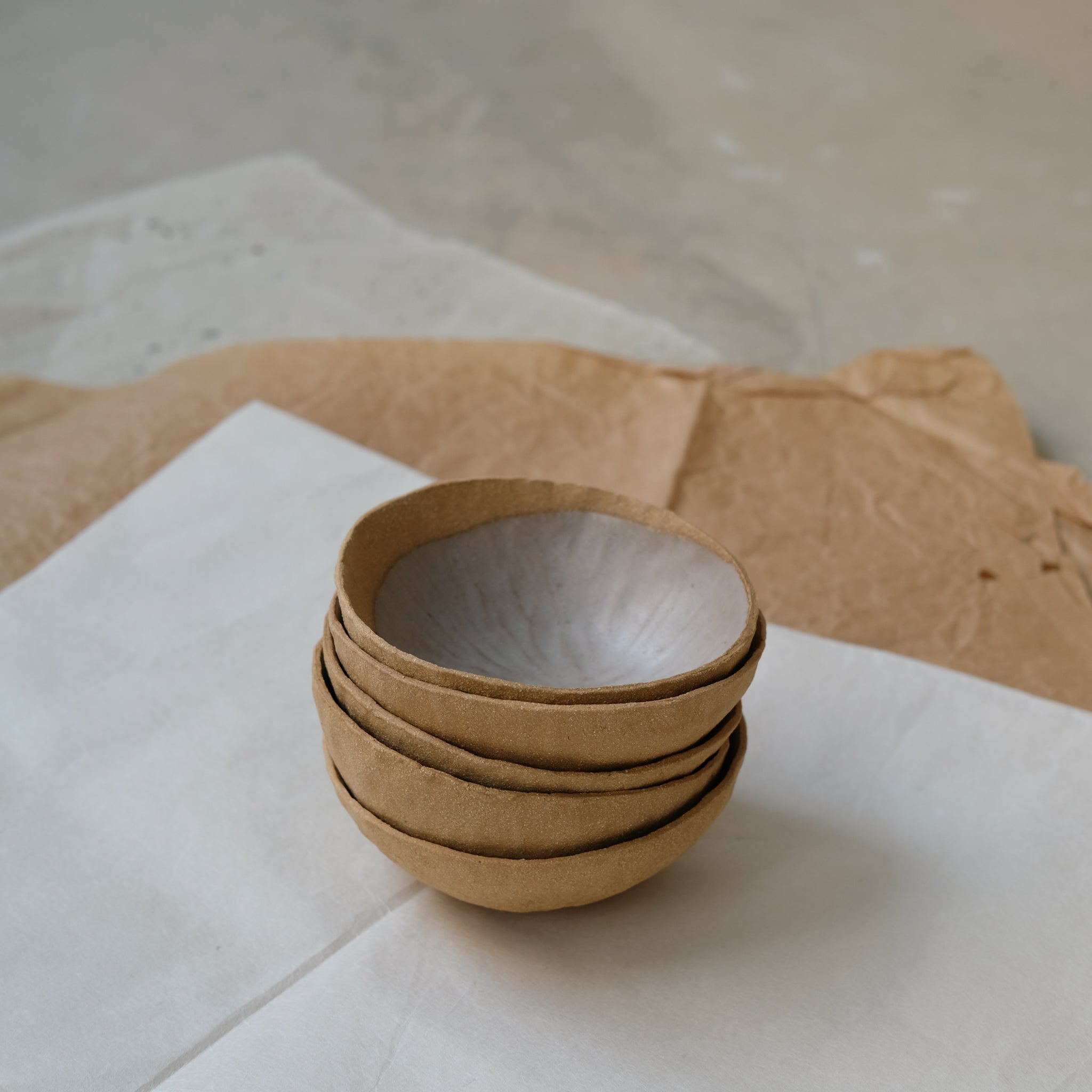 Bol en grès roux de Léa Baldassari chez Brutal Ceramics