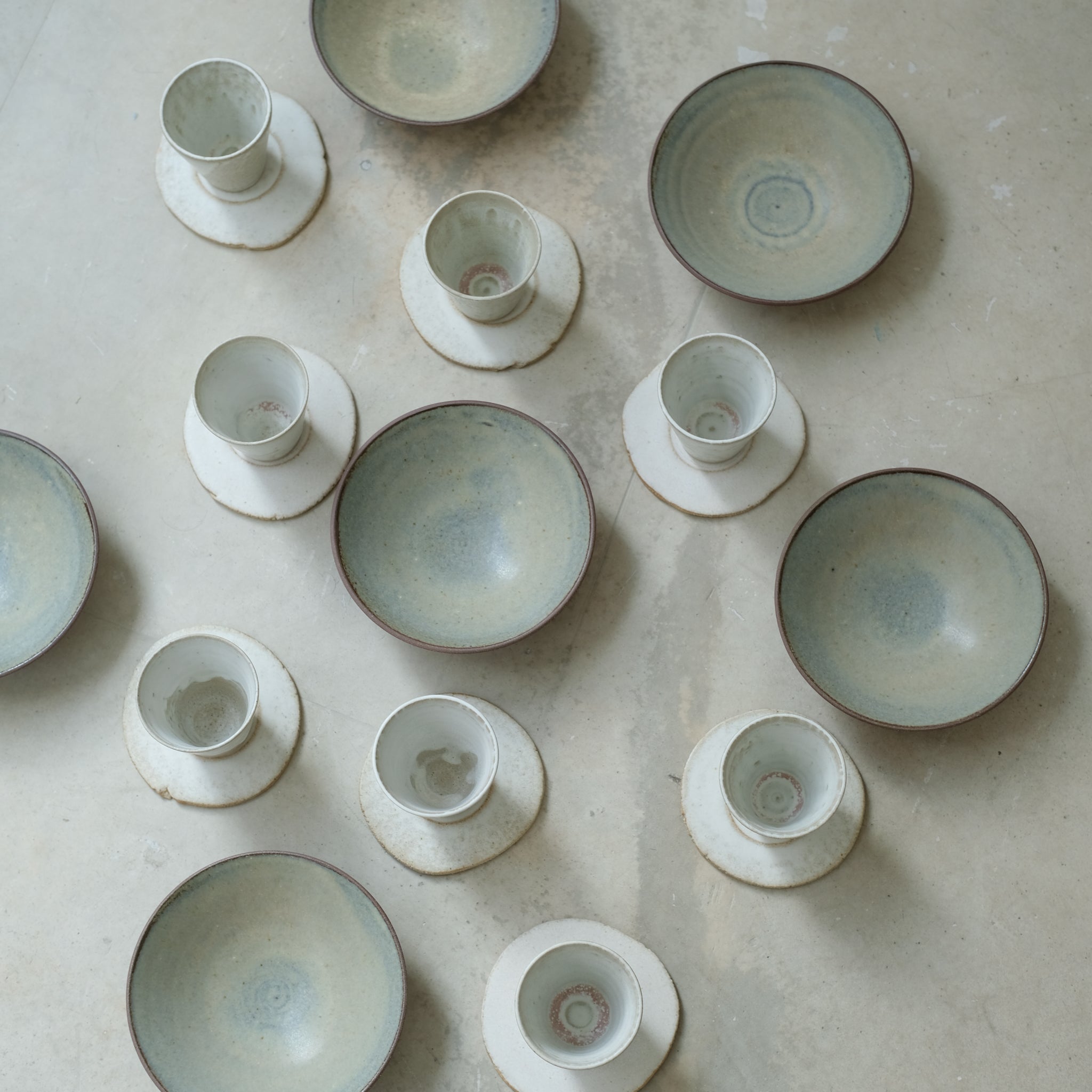Set soucoupe et tasse blanc mat de Louise Noart pour Brutal Ceramics