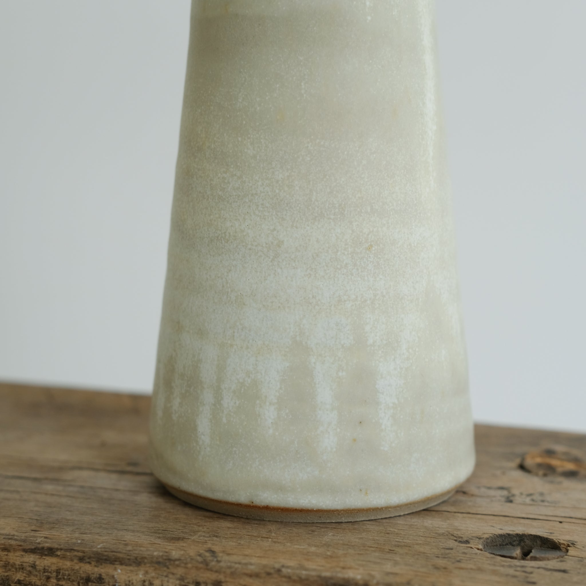 Pichet en grès blanc par Louise Noart pour Brutal Ceramics