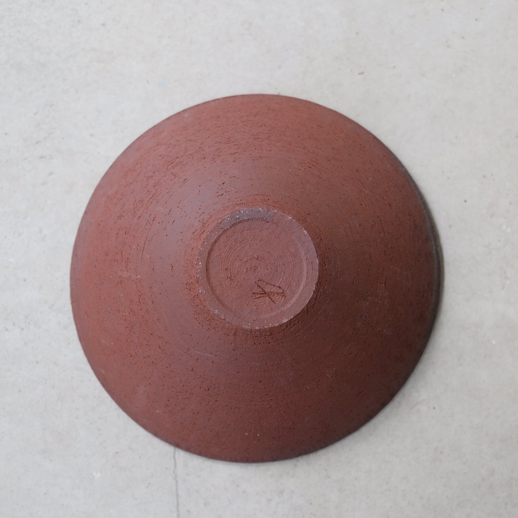 Saladier en grès rouge, kaki par Louise Noart pour Brutal Ceramics