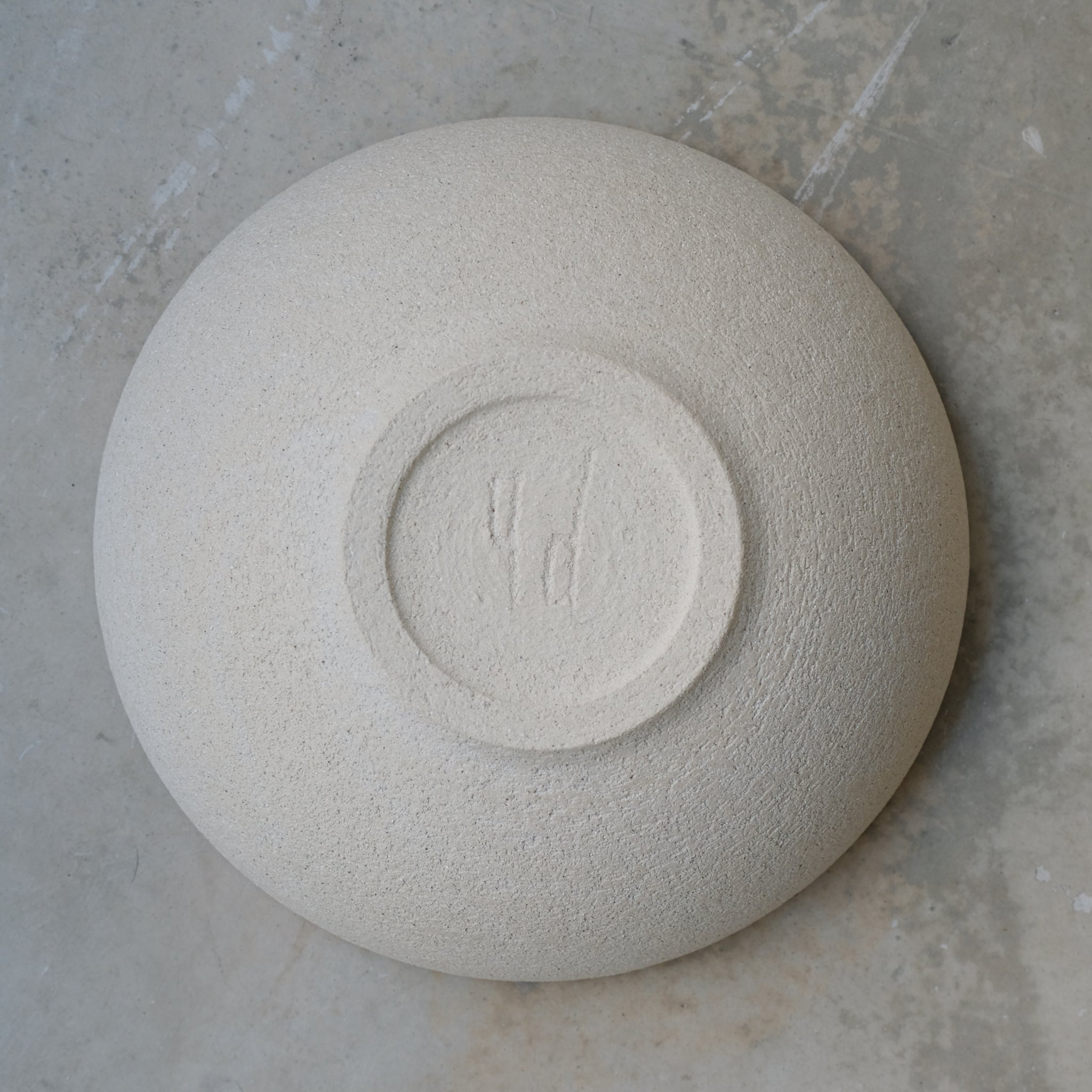 Saladier en grès par Pauline Boisaubert chez Brutal Ceramics