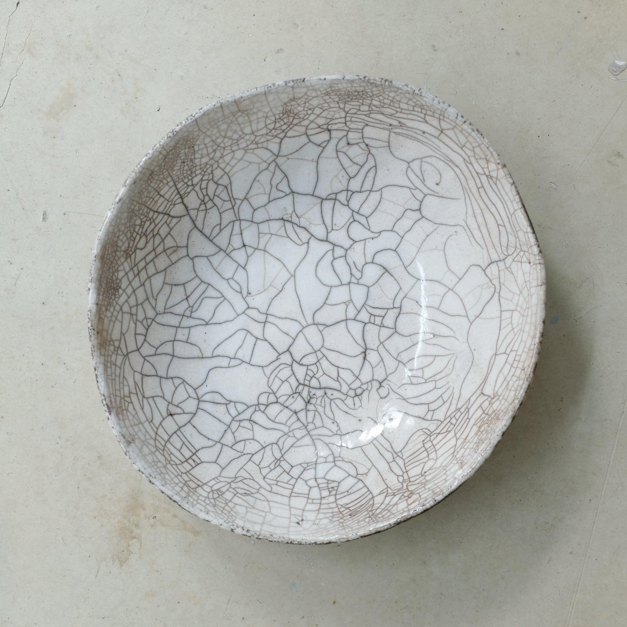 Coupe Raku en grès par la céramiste Potry chez Brutal Ceramics