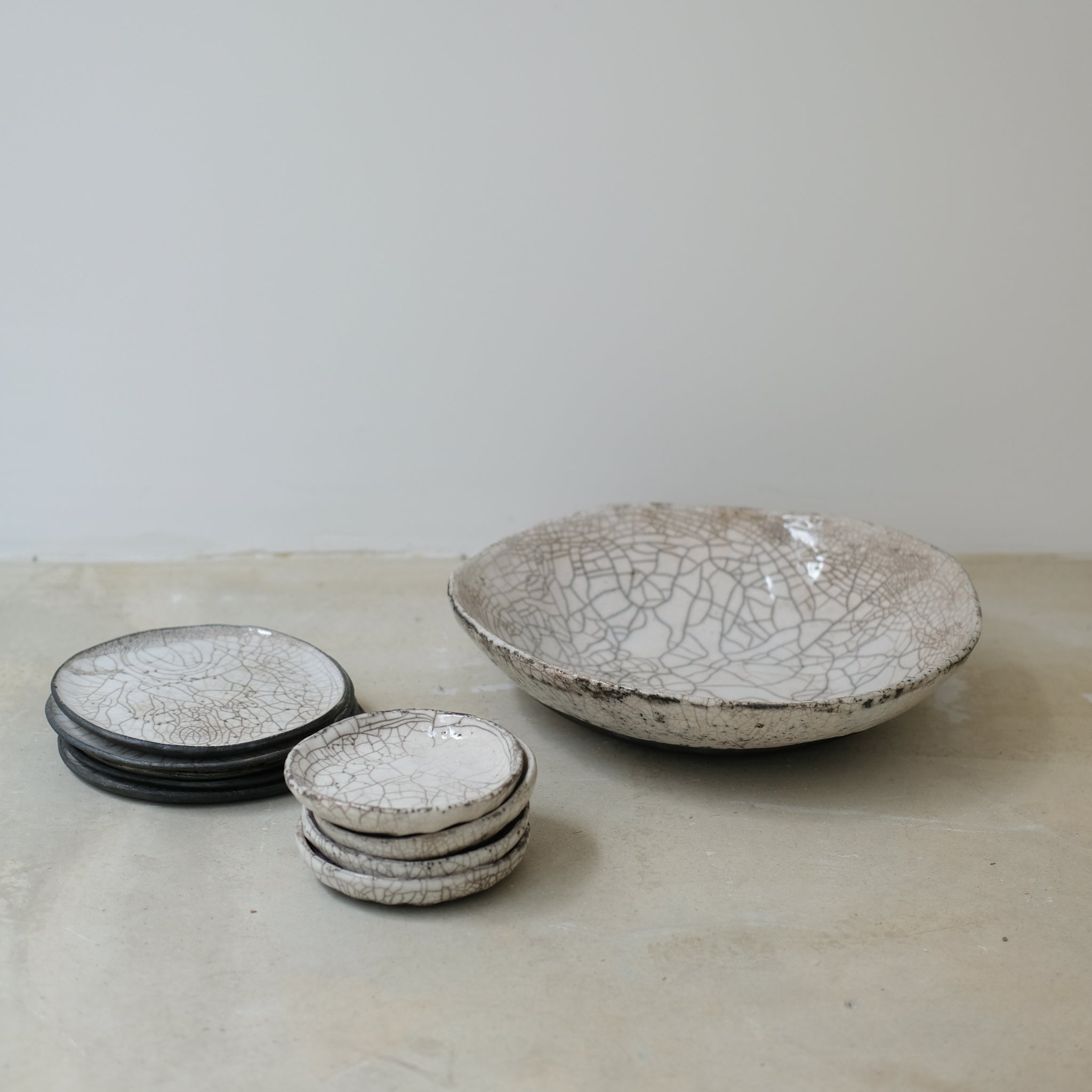 Assiette D17cm Raku en grès par la céramiste Potry chez Brutal
